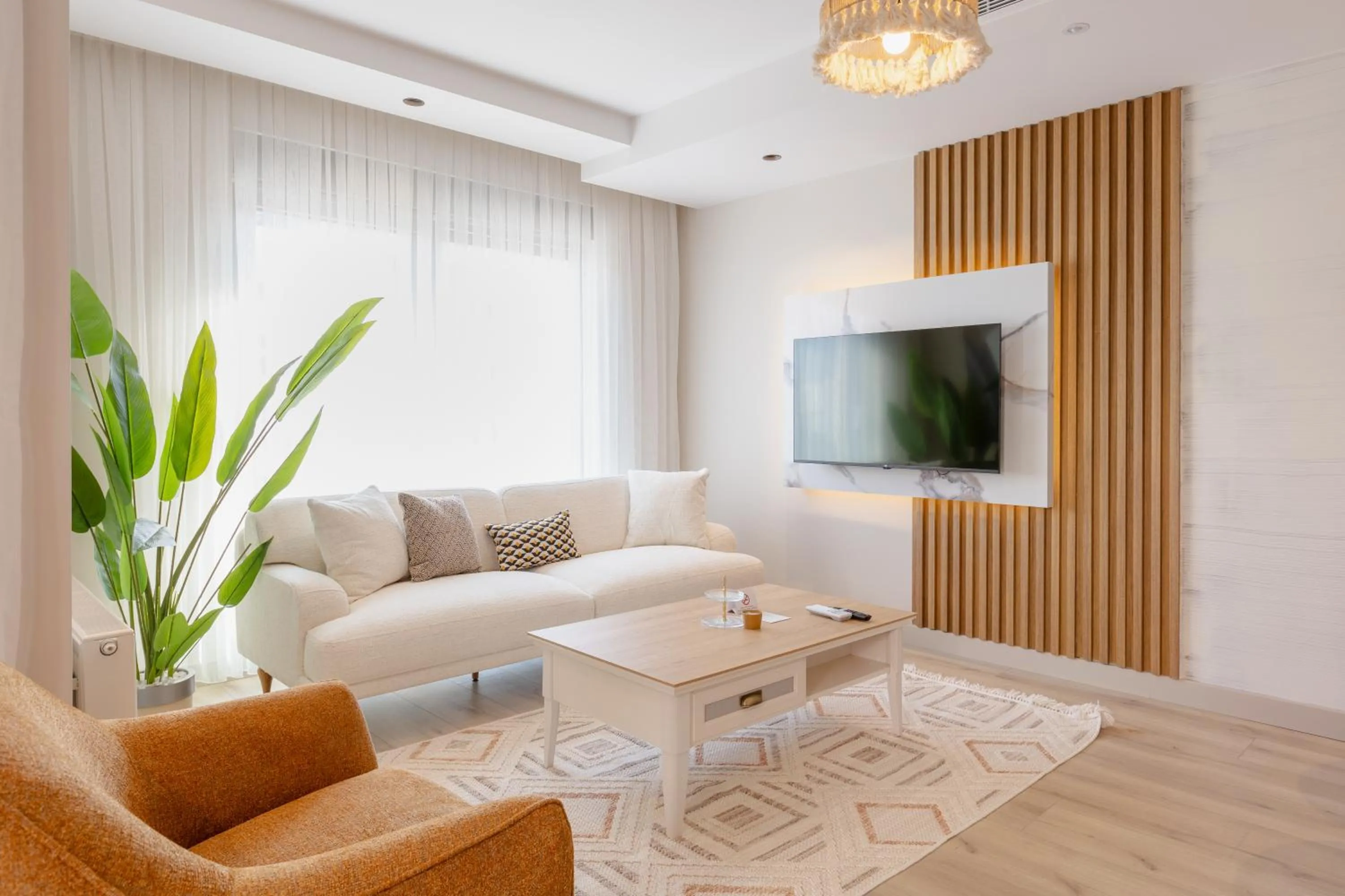 Communal lounge/ TV room in Los Suites