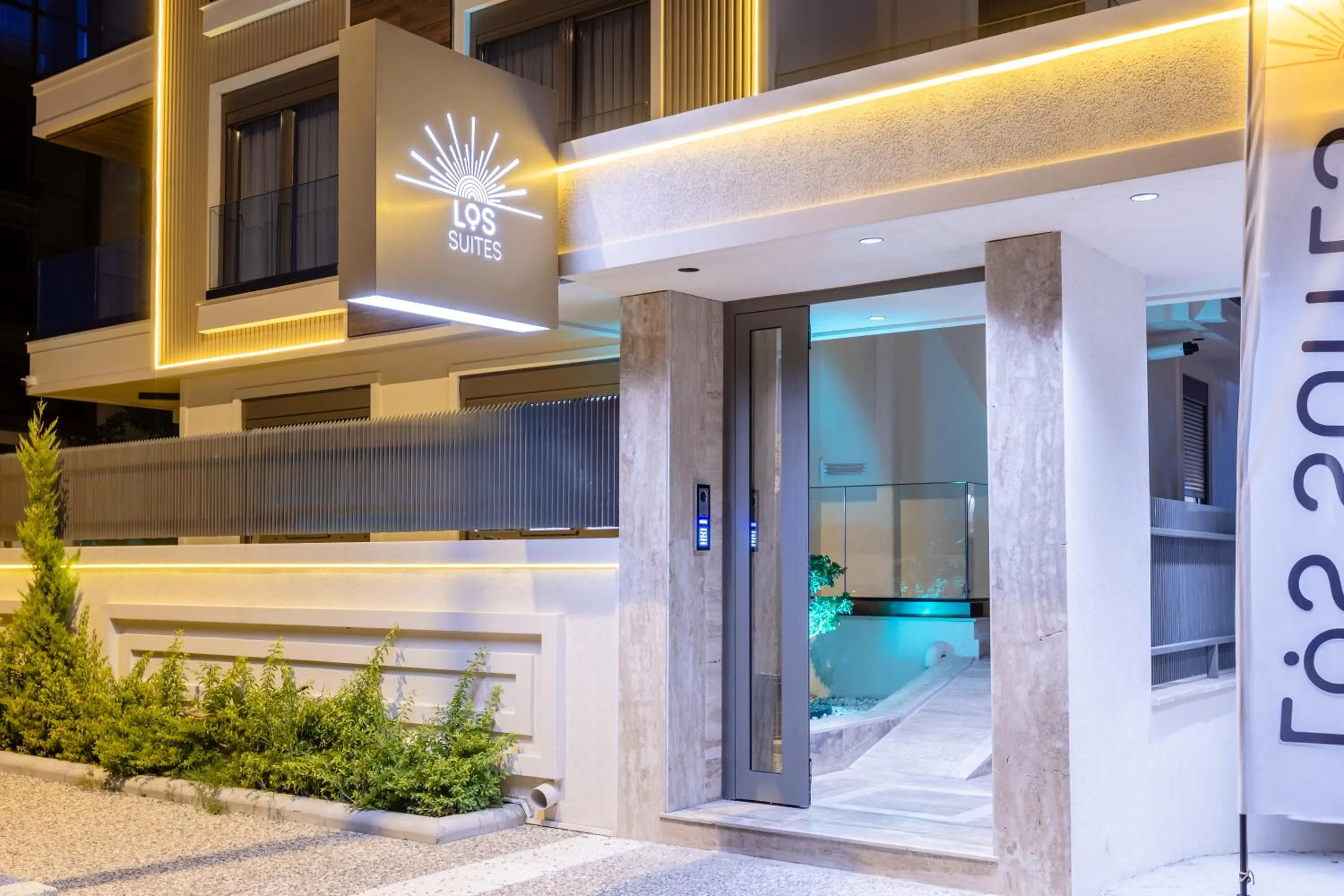 Property building in Los Suites