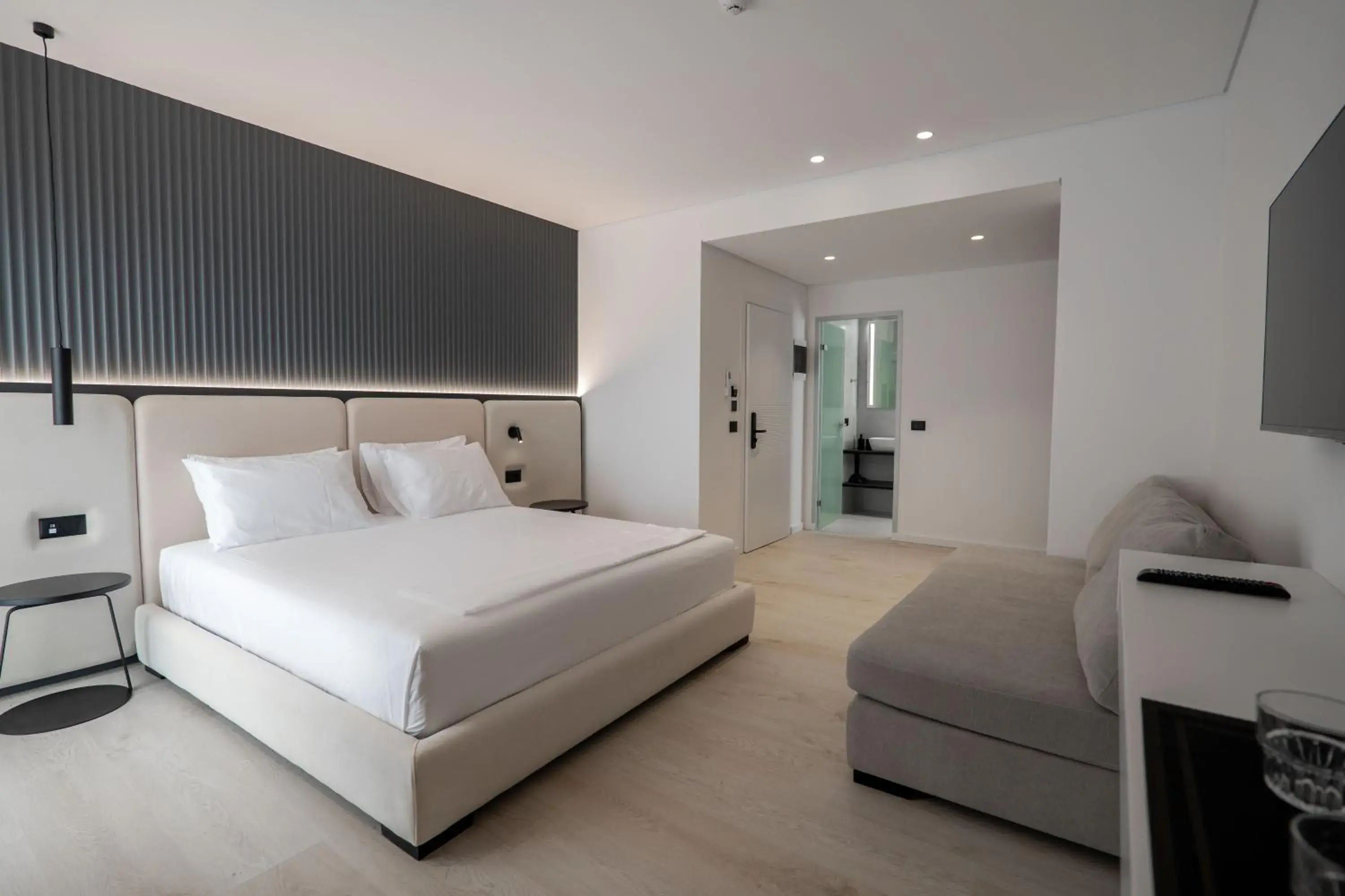 Triple Room with Balcony in Arrei Hotel Triple Room with Balcony in Arrei Hotel