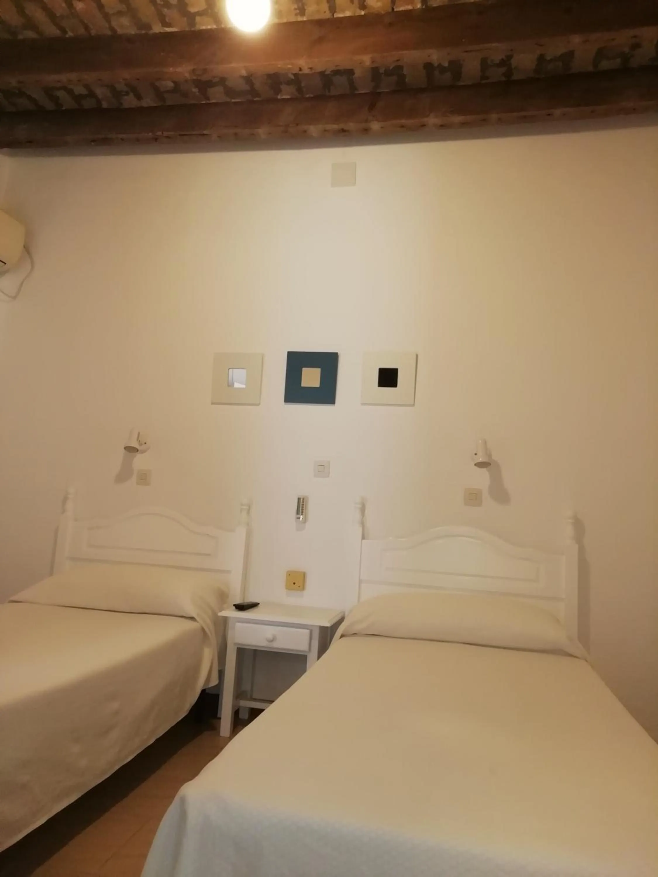 Bed in Hostal Sierpes