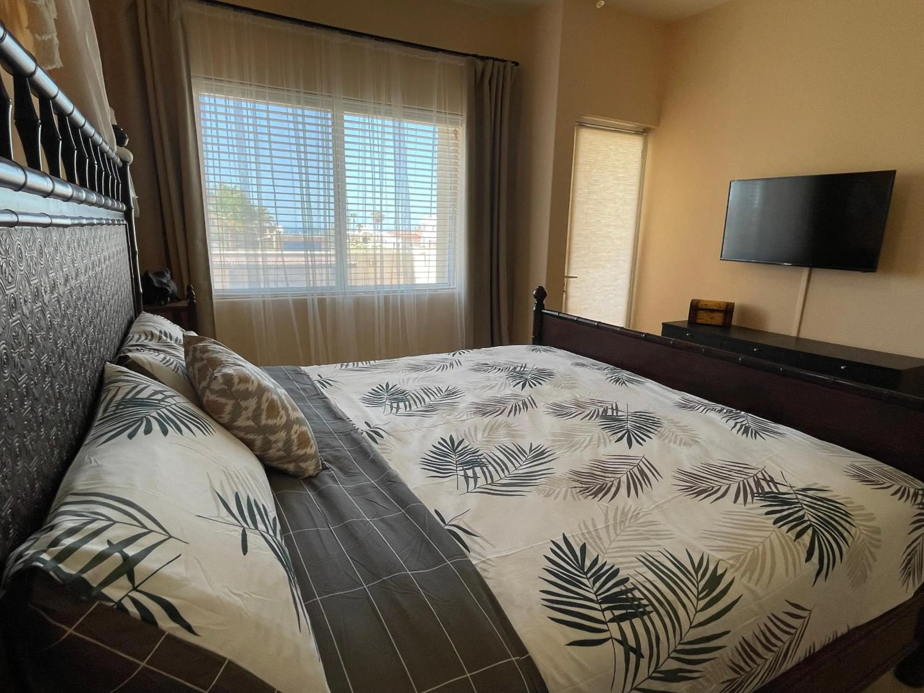 Bed in Corona del Mar By Rocky Host