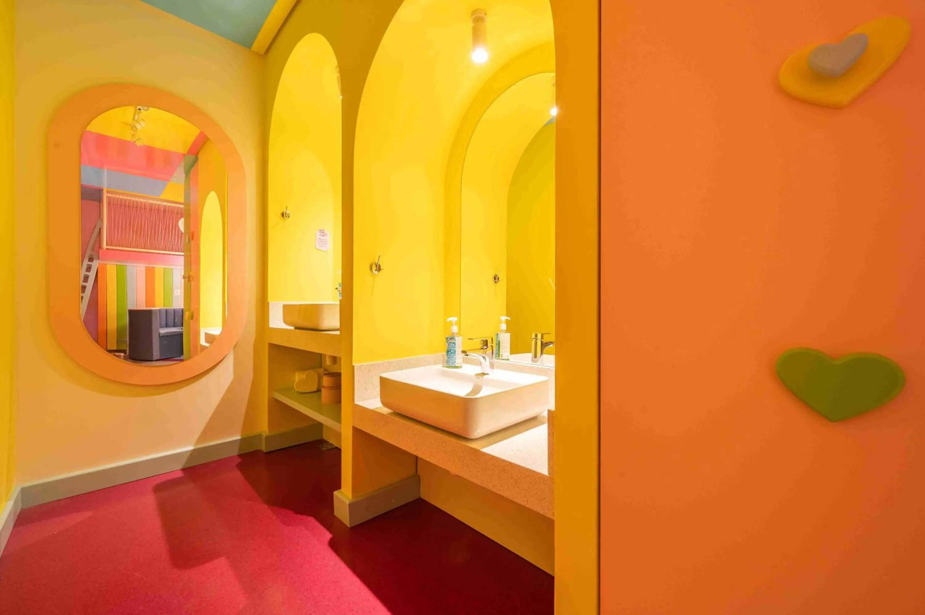 Bathroom, Bed in Mundo Criamigos Hotel Gramado