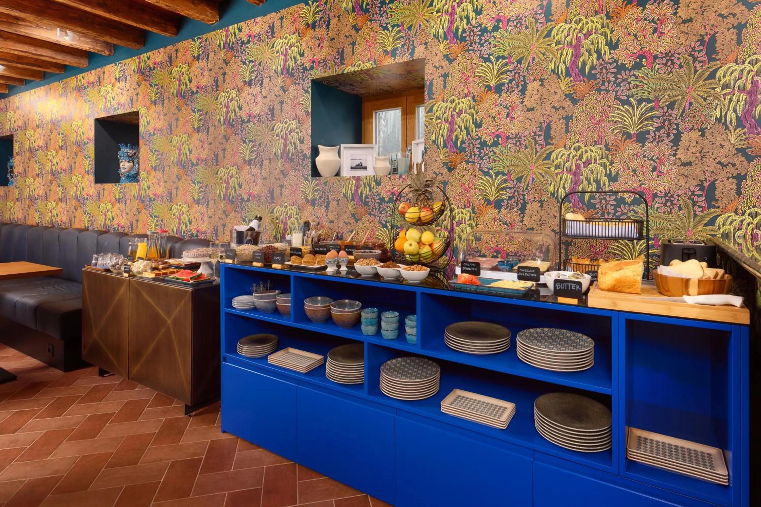 Food and drinks in Central Heritage Hotel