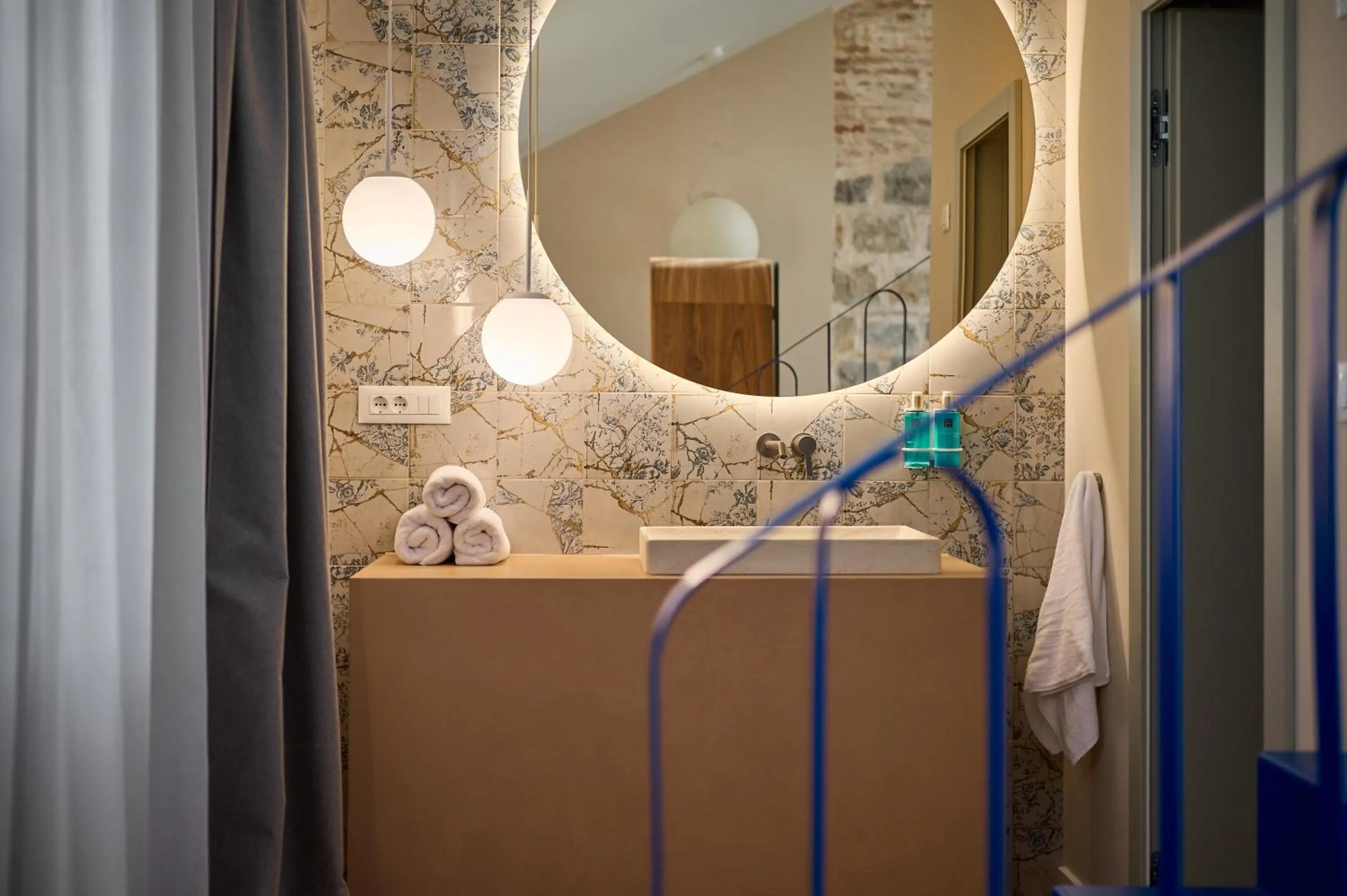 Shower in Central Heritage Hotel