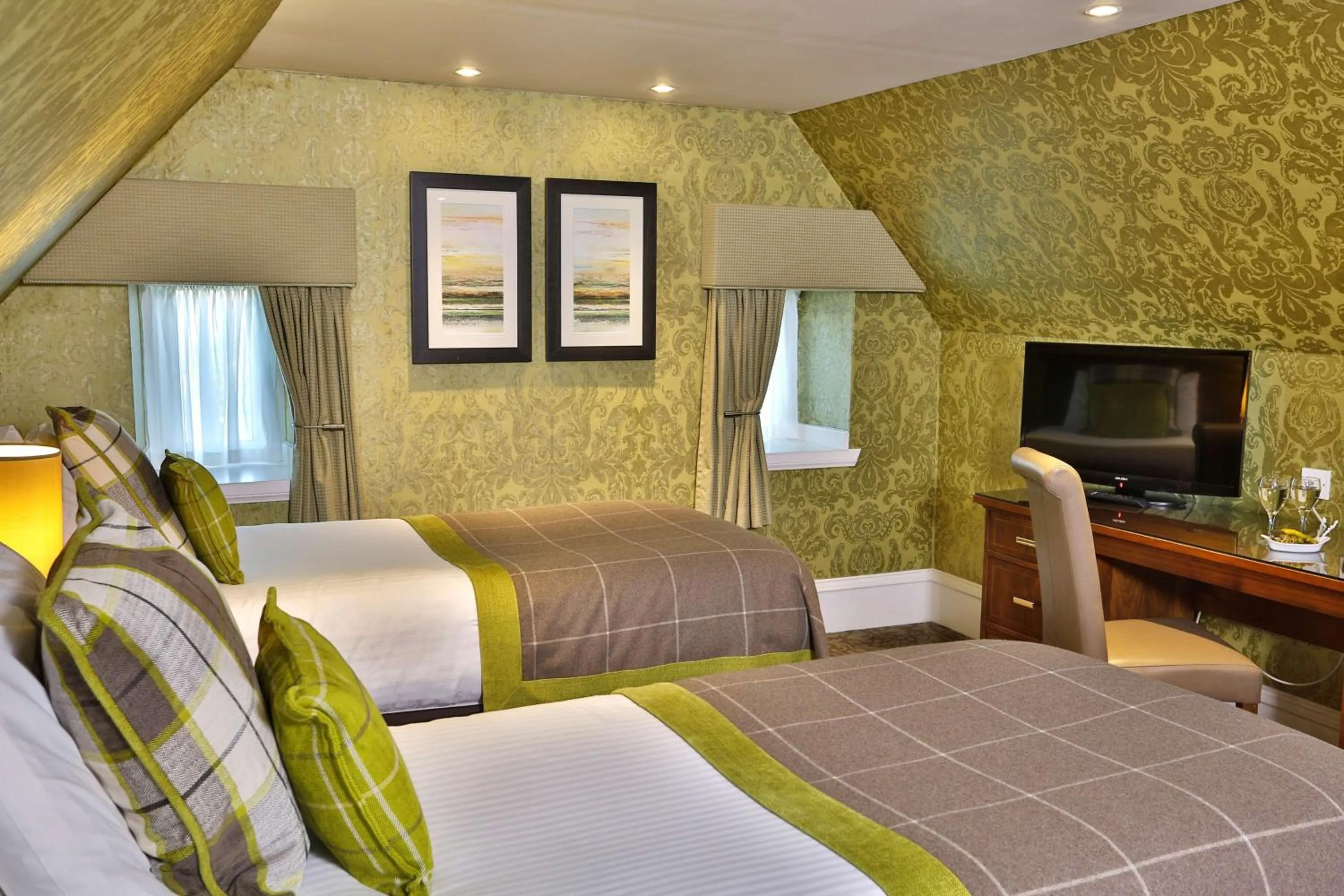 Photo of the whole room, Bed in Best Western Motherwell Centre Moorings Hotel