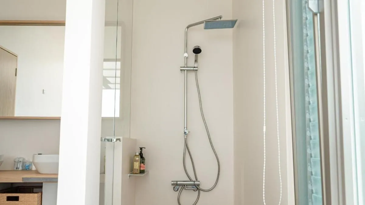 Shower in THE PANALI