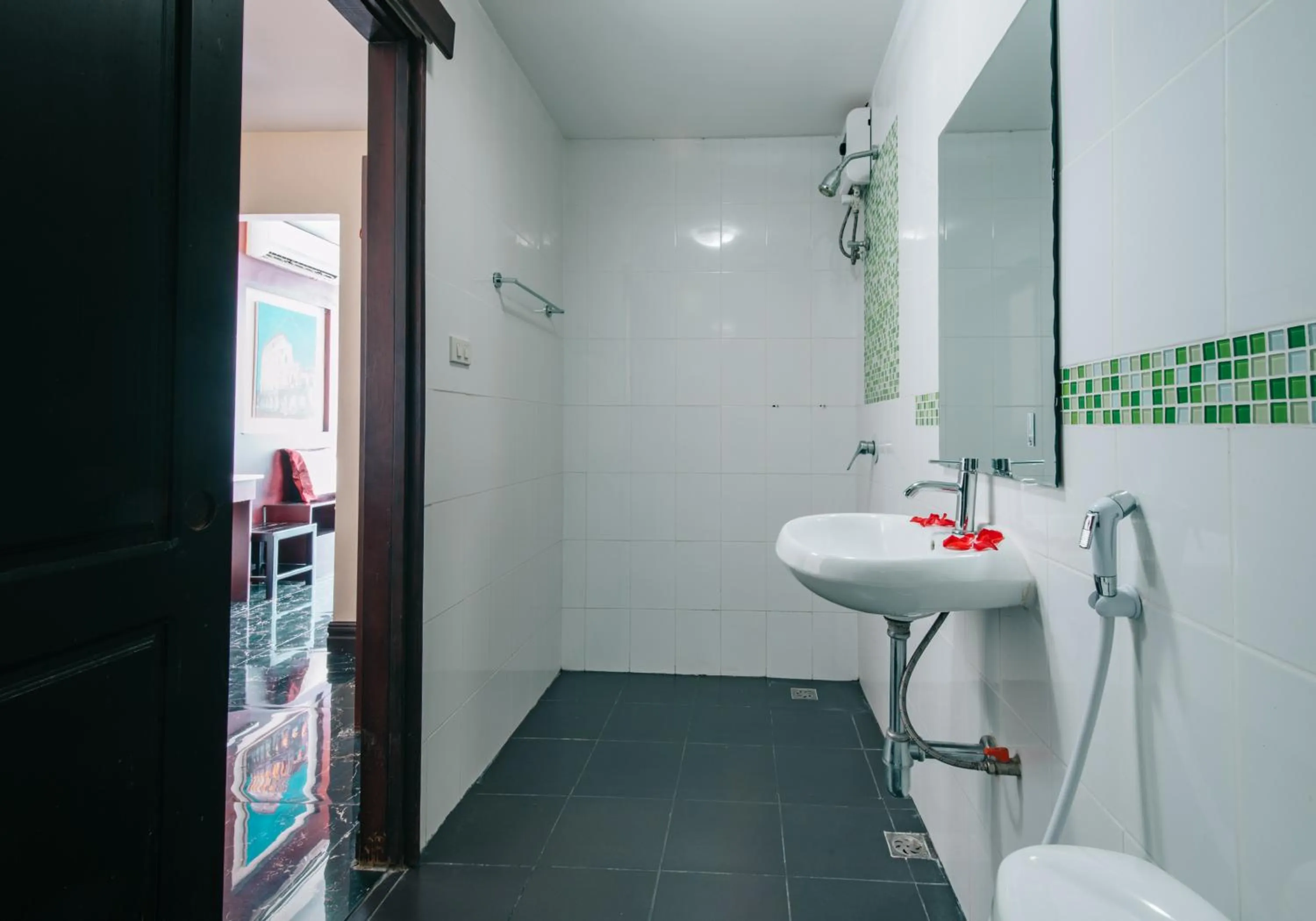 Shower in V Hotel Vientiane