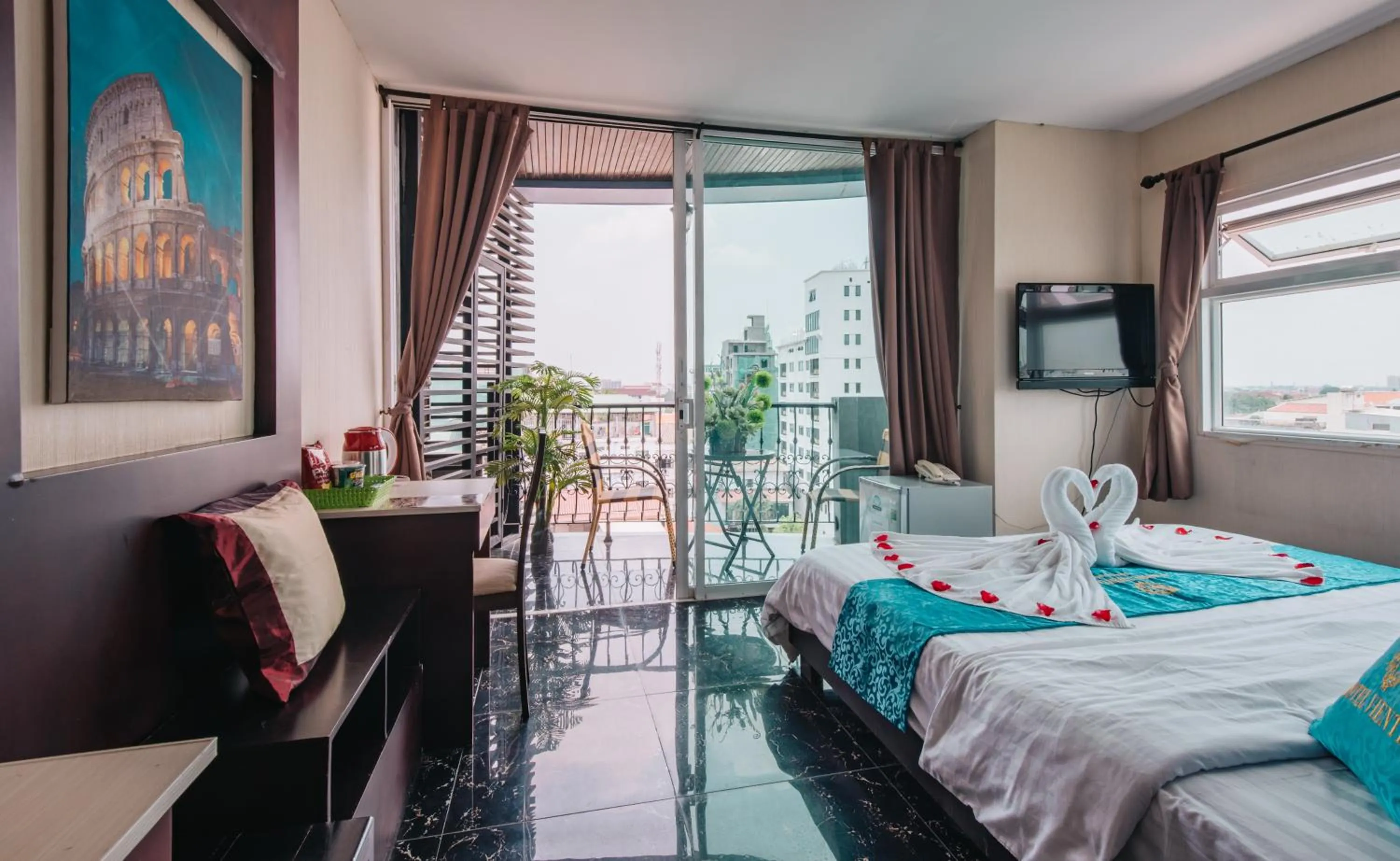 Photo of the whole room, Bed in V Hotel Vientiane