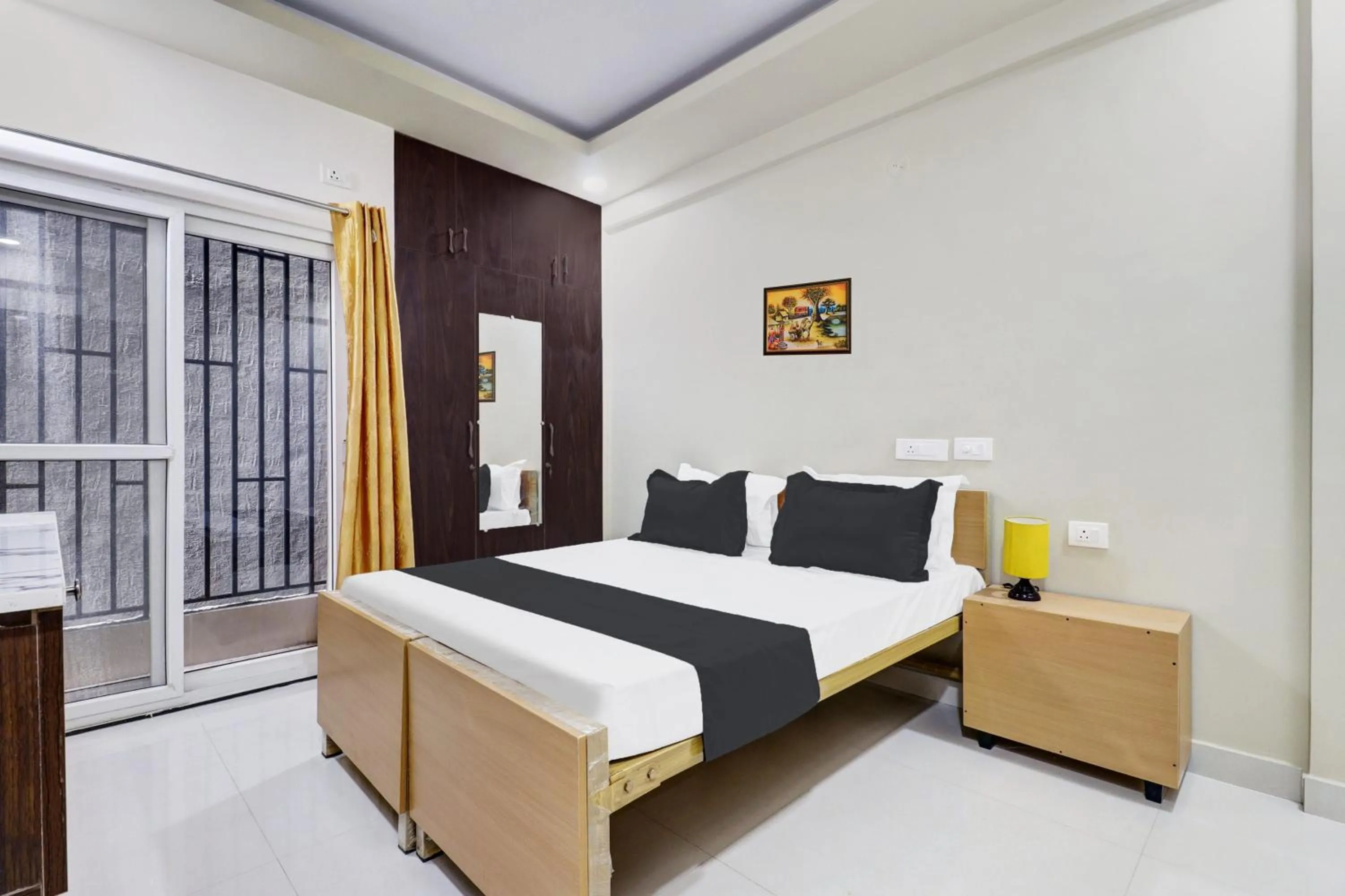 Bedroom in Hotel O Sri Harshitha Grand Near Zudio - Star Bazaar, Kundalhalli Gate