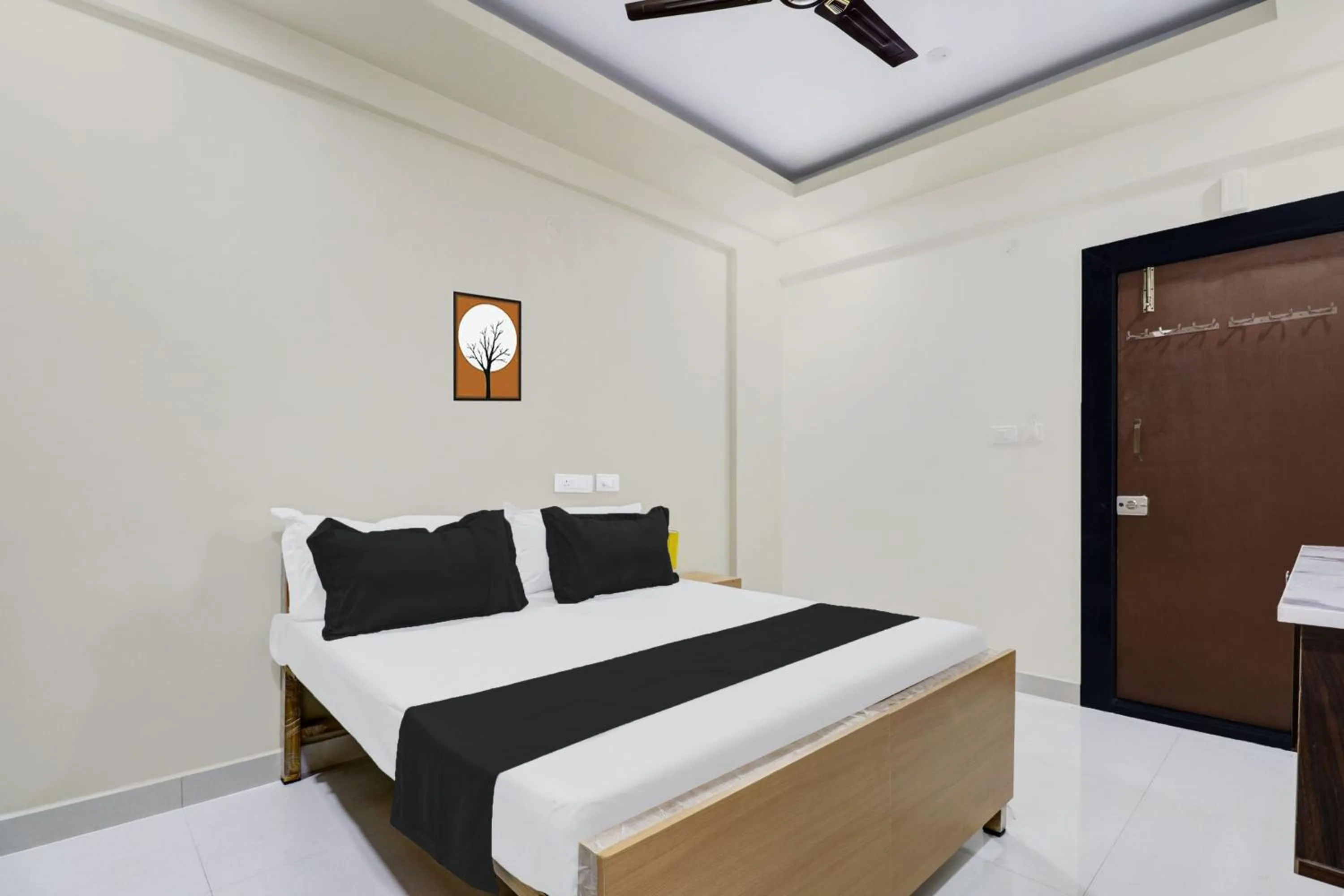 Bedroom in Hotel O Sri Harshitha Grand Near Zudio - Star Bazaar, Kundalhalli Gate
