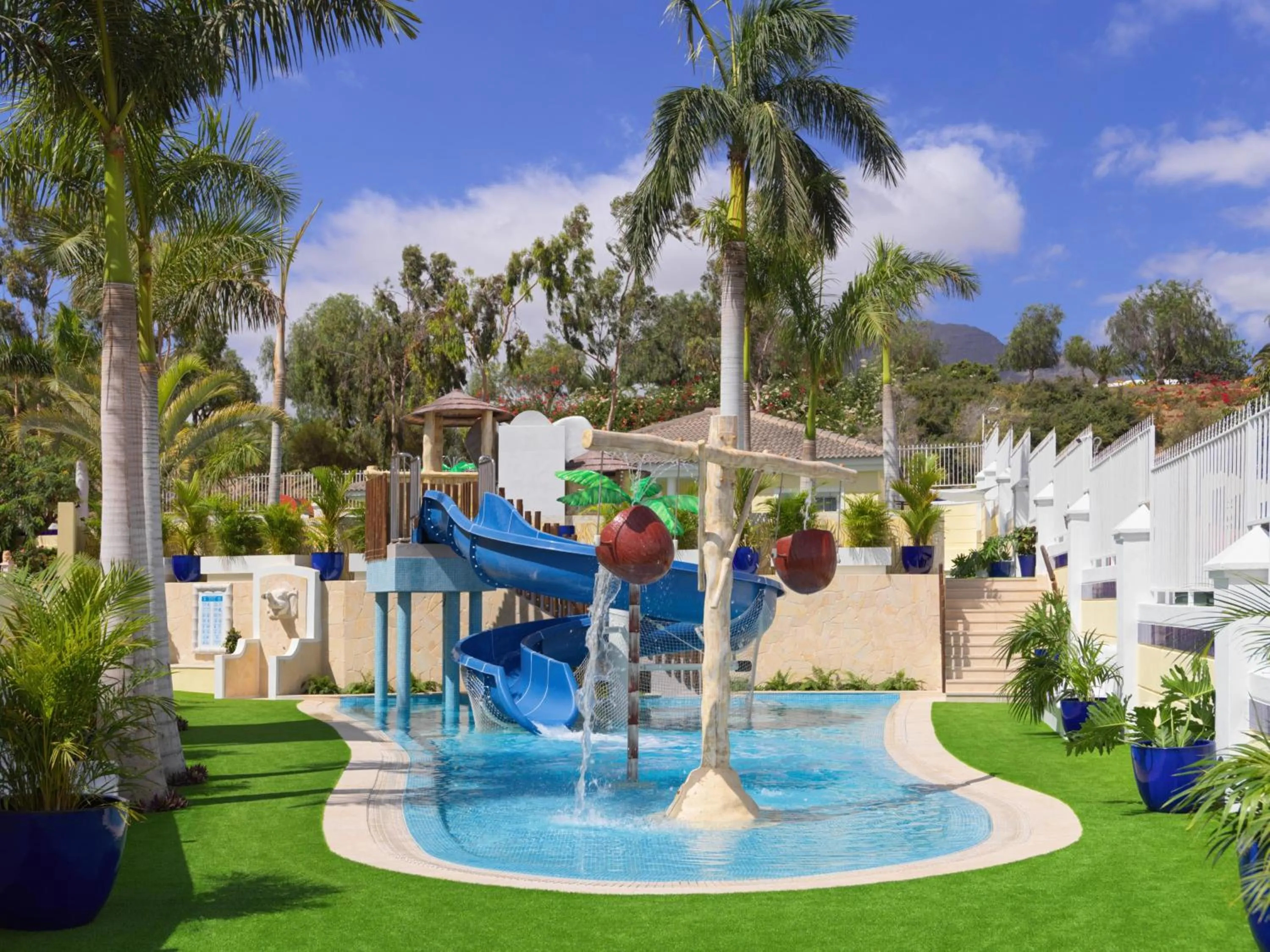 Swimming pool in Gran Oasis Resort