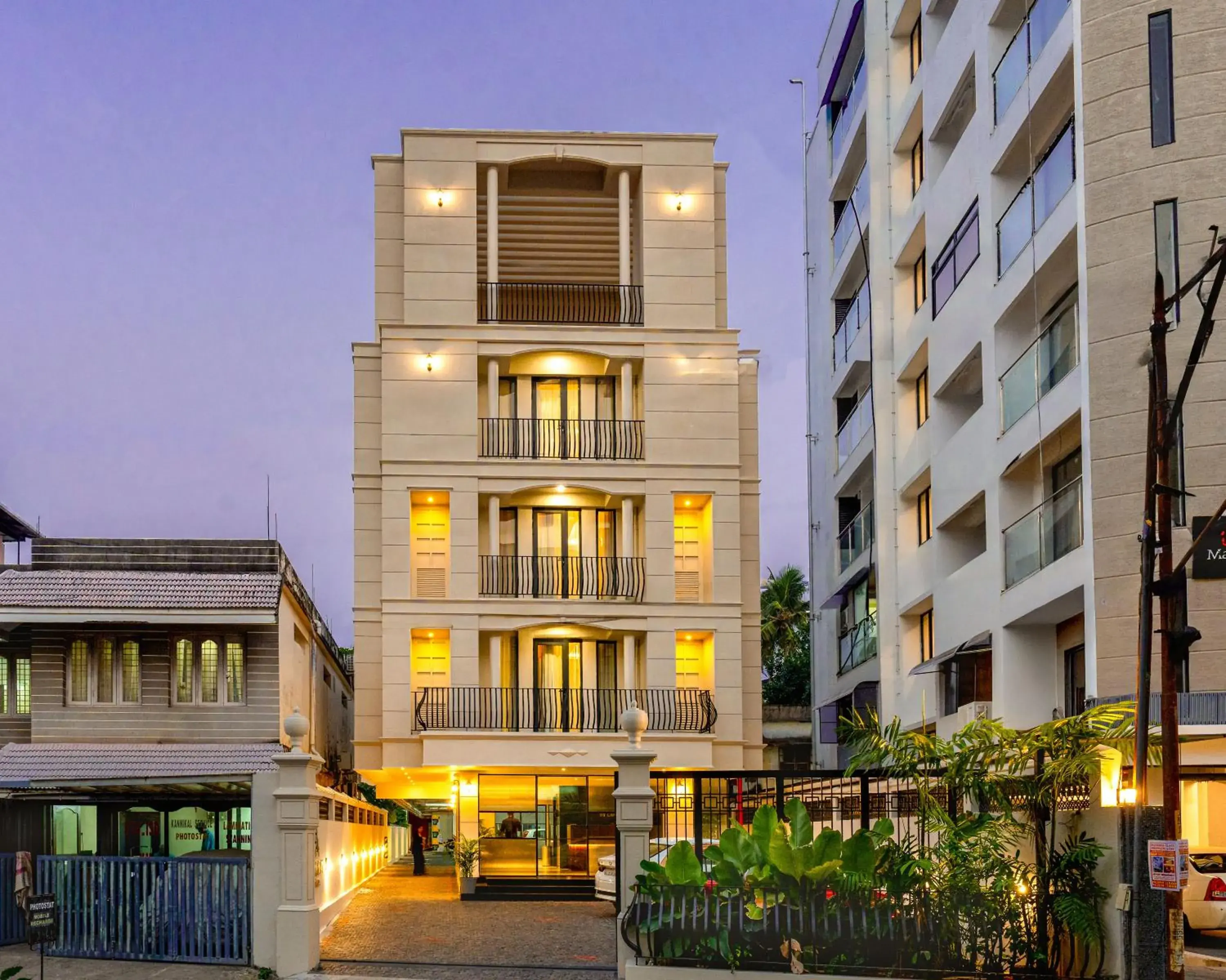 Saravana Grand Suites - A Unit of Saravana Bhavan Veg Tables Kochi Saravana Grand Suites - A Unit of Saravana Bhavan Veg Tables Kochi