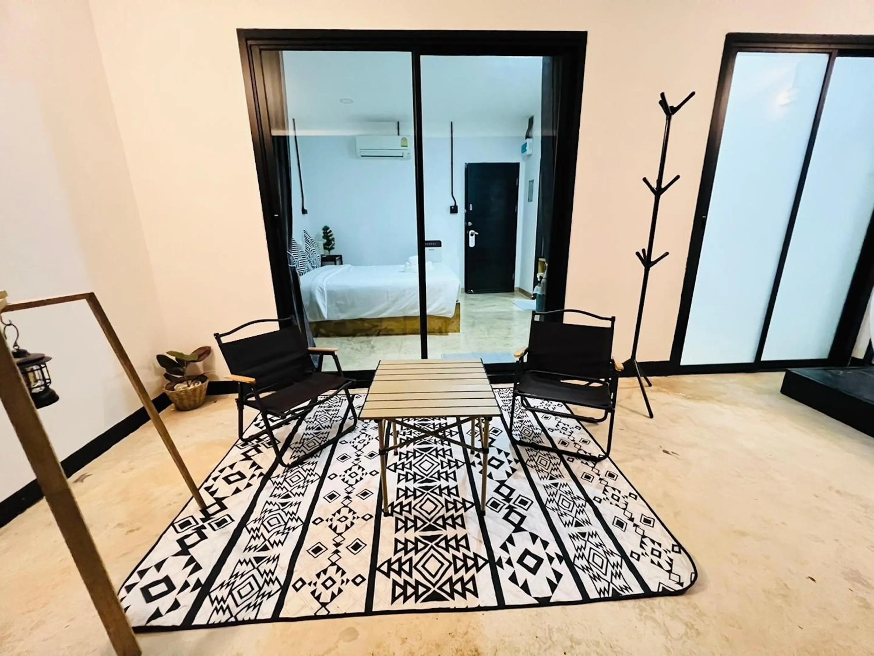 Photo of the whole room in Penguin Villa Resort & Bistro