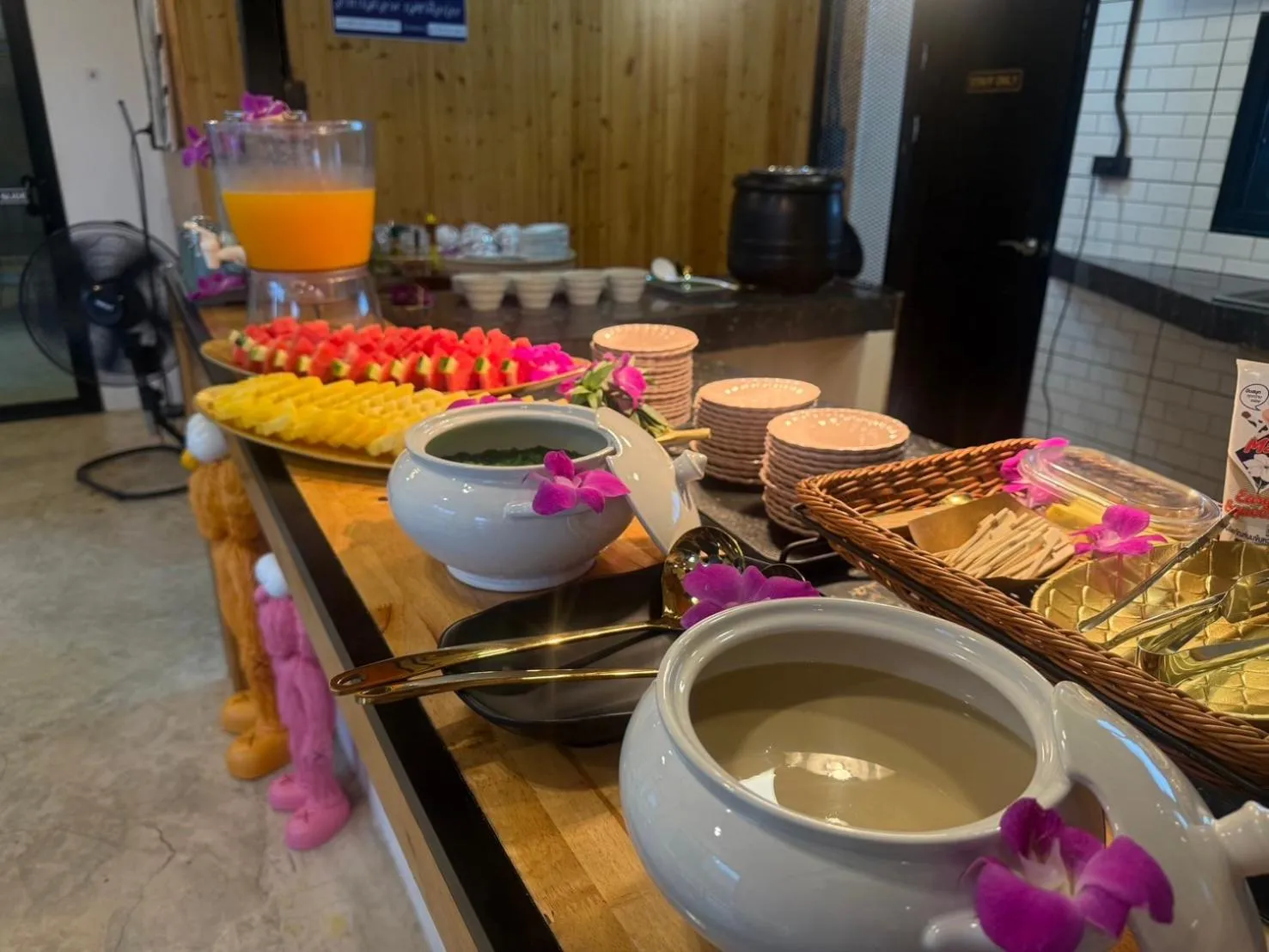 Food and drinks in Penguin Villa Resort & Bistro