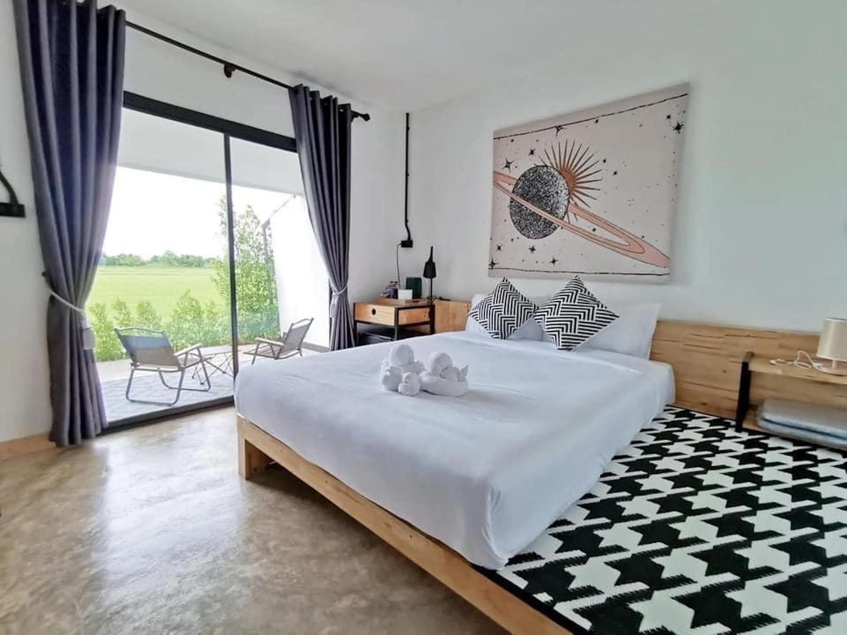 Bed in Penguin Villa Resort & Bistro