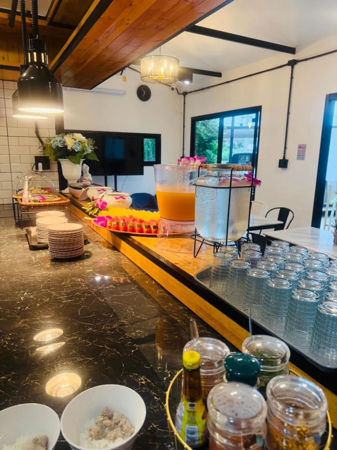 Food and drinks in Penguin Villa Resort & Bistro