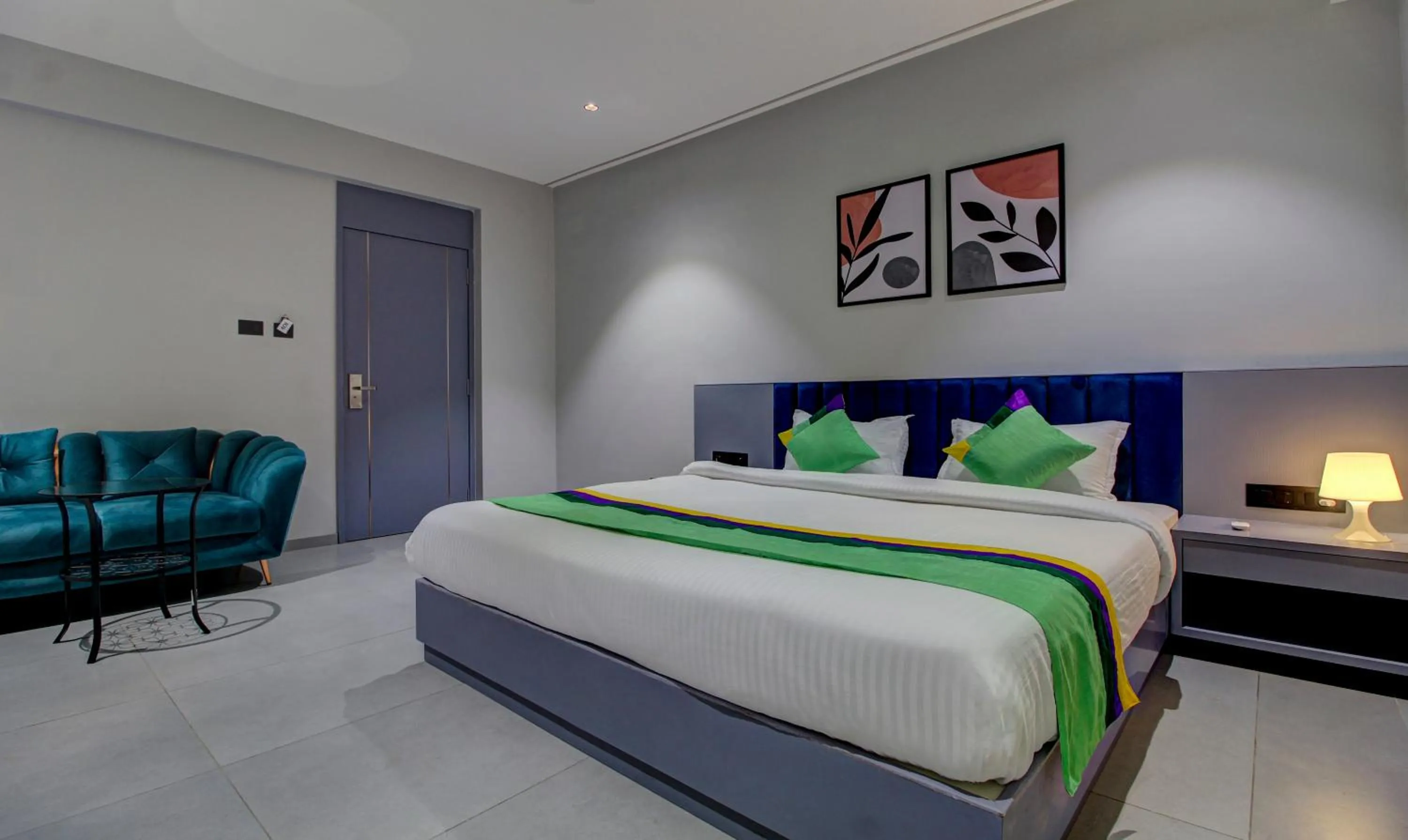 Bedroom, Bed in Comfort Inn Baner- Indian nationals only