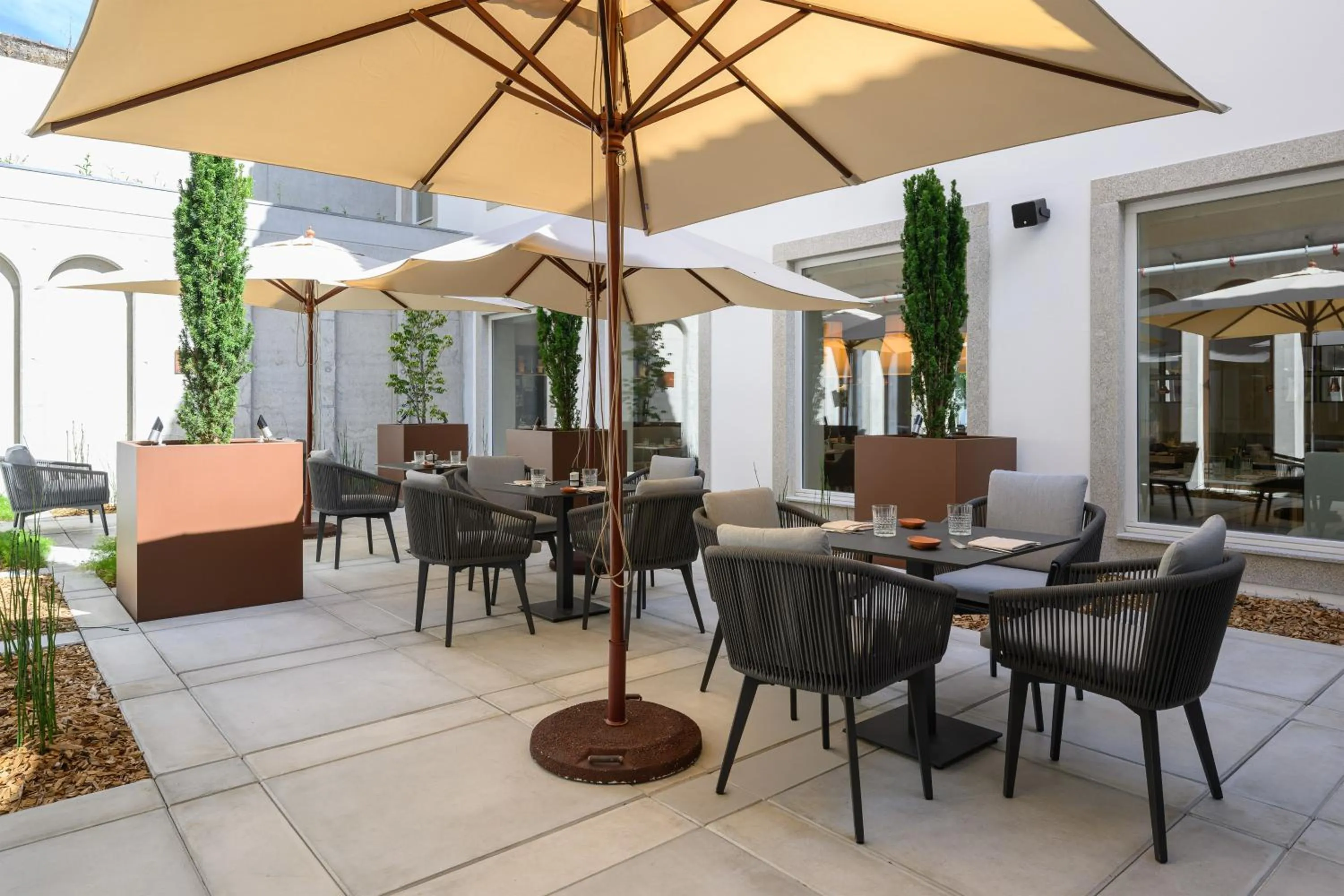 Restaurant/places to eat in INNSiDE by Meliá Braga Centro