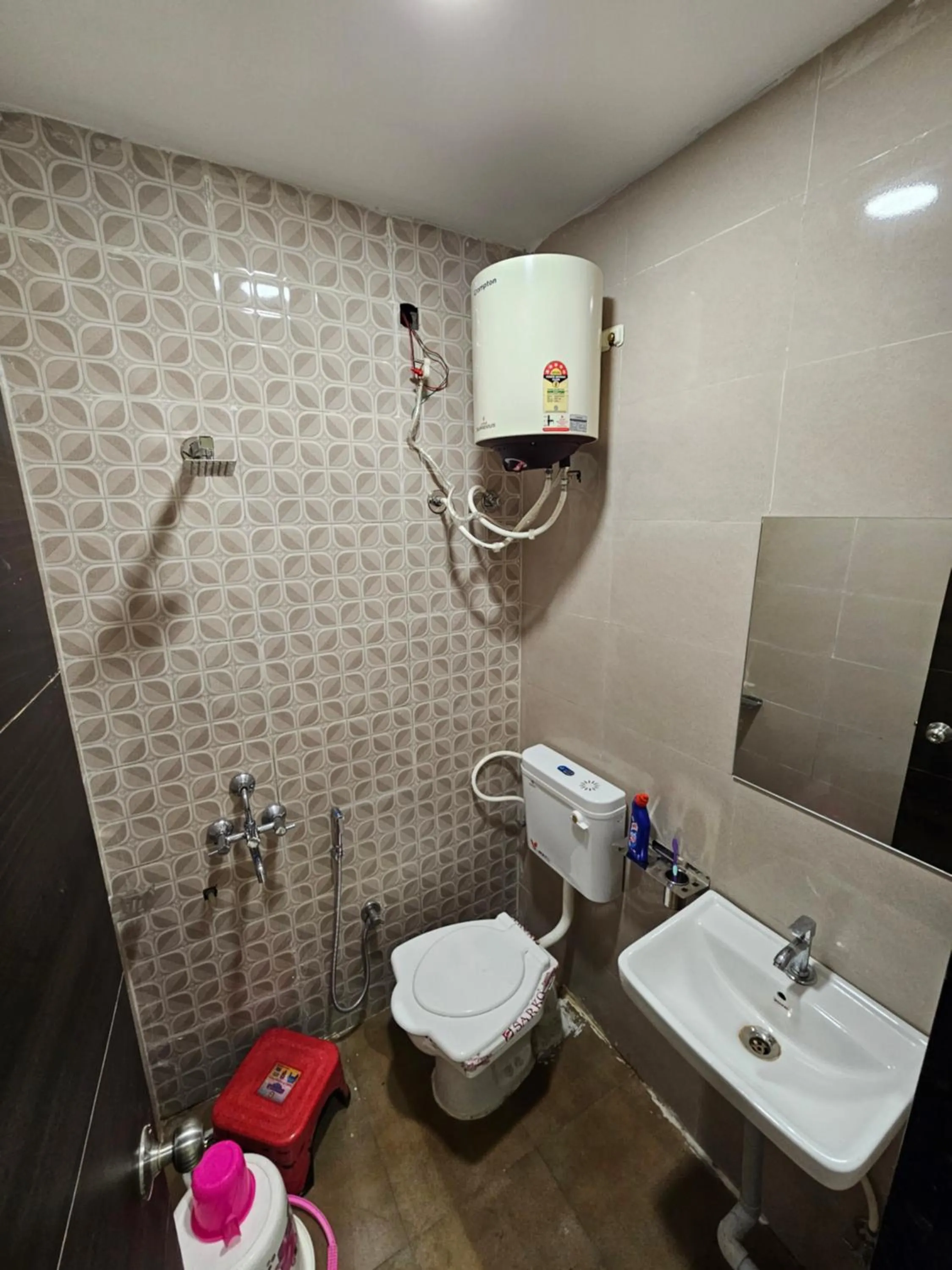 Shower in HOTEL DEV BHOOMI -Ujjain