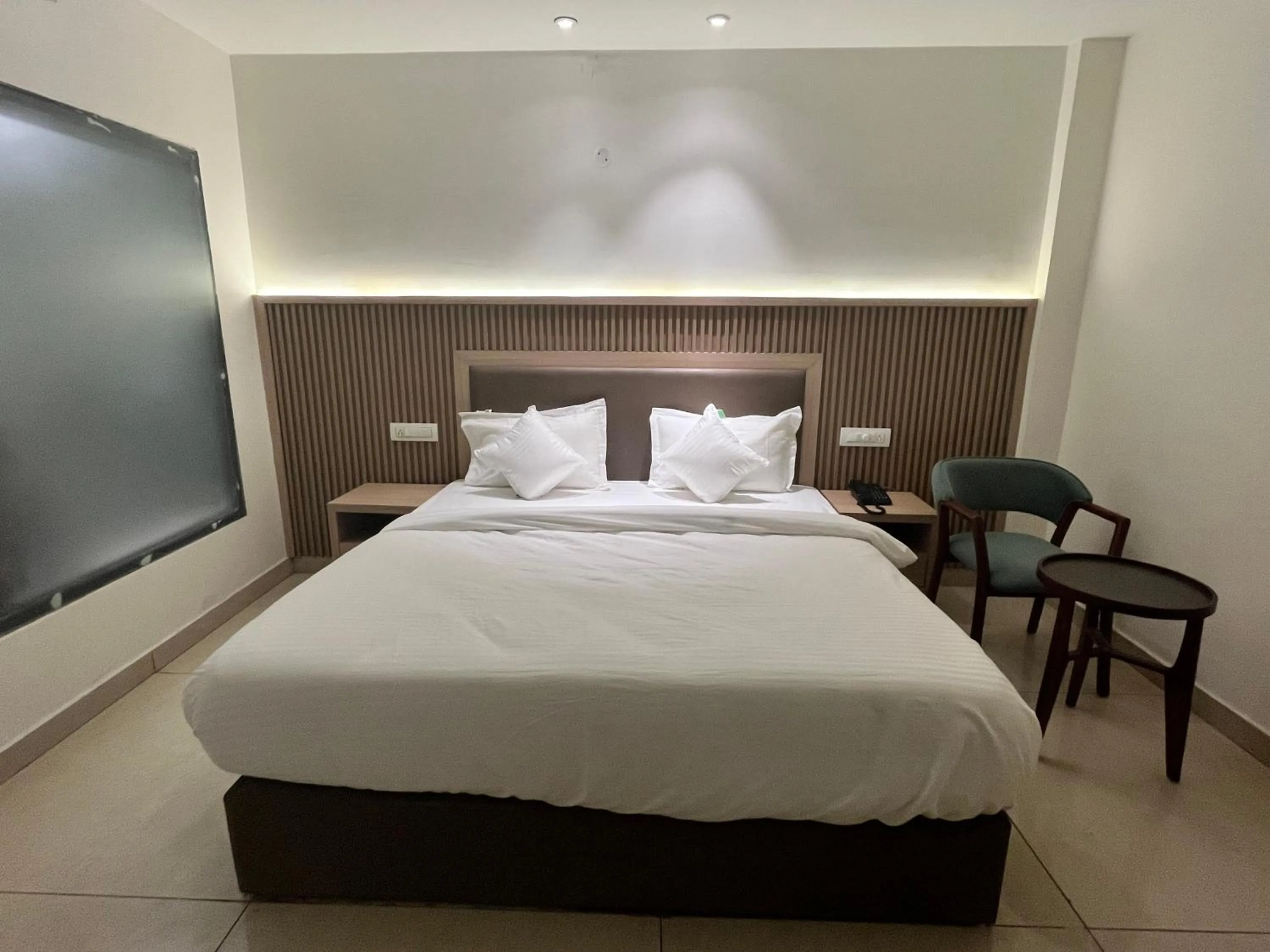 Bedroom, Bed in Pride Inn