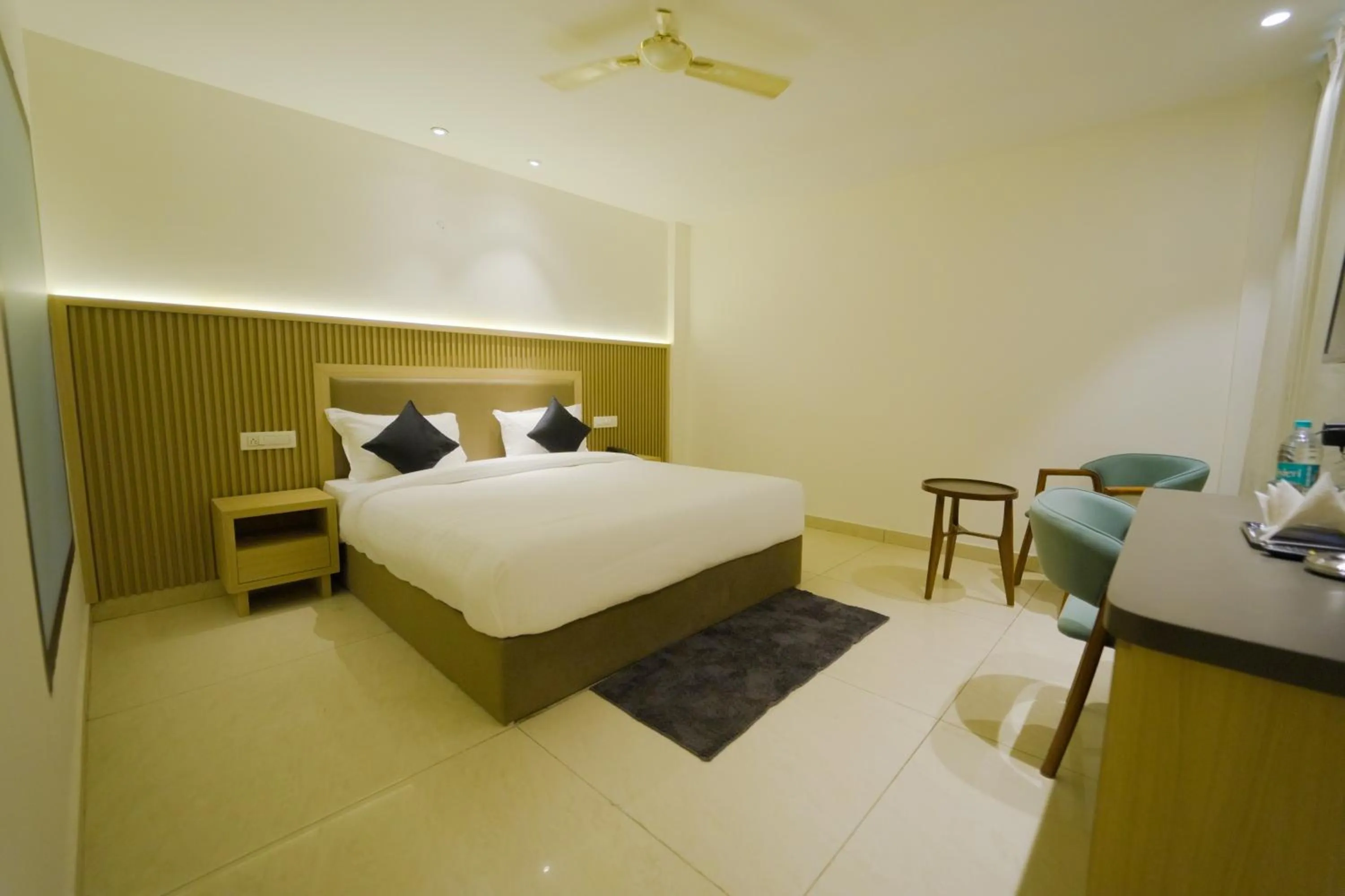 Photo of the whole room, Bed in Pride Inn