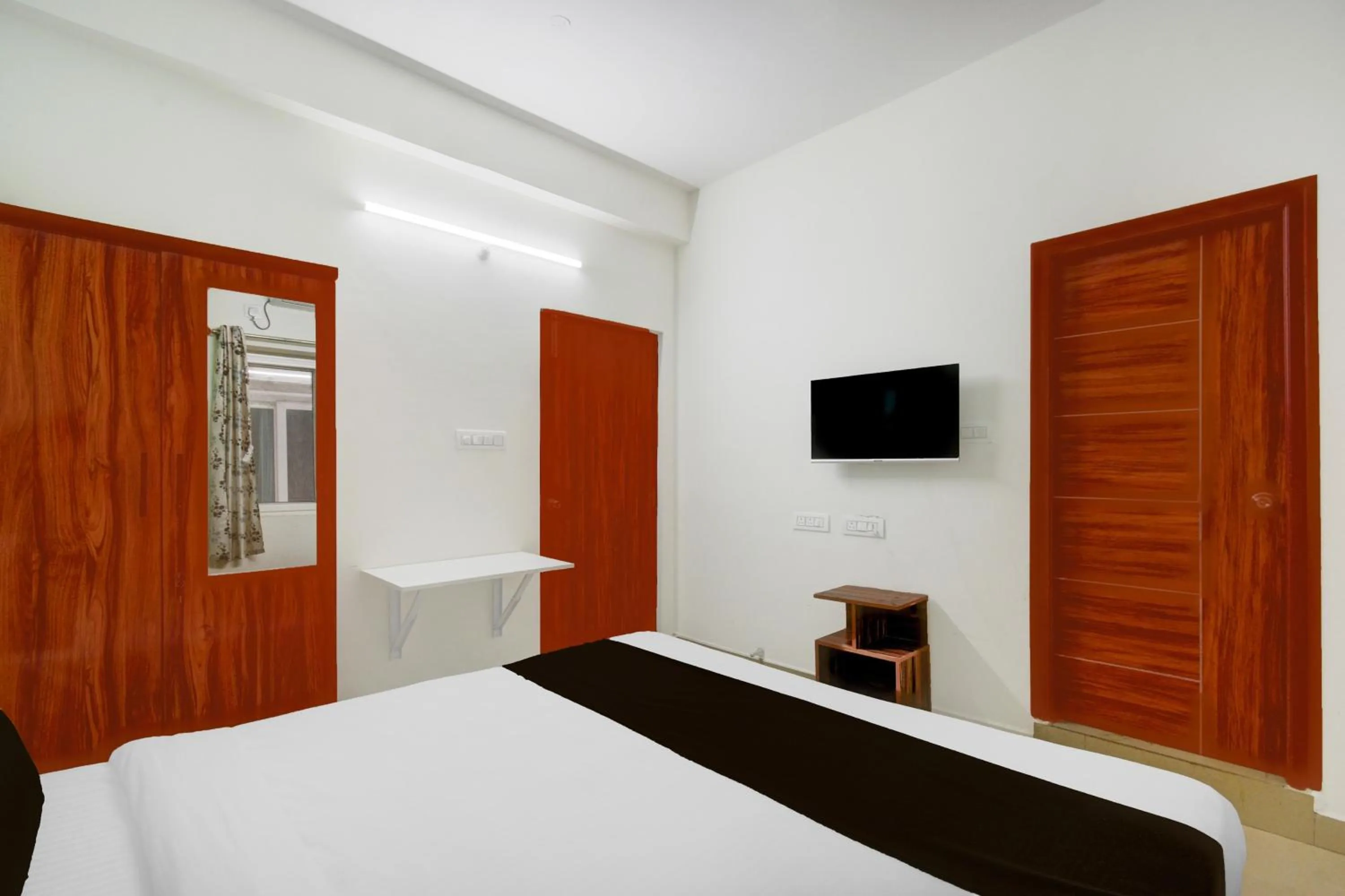 Bedroom, Bed in Super Collection O DLF CyberCity Hyderabad Formerly Key Suites