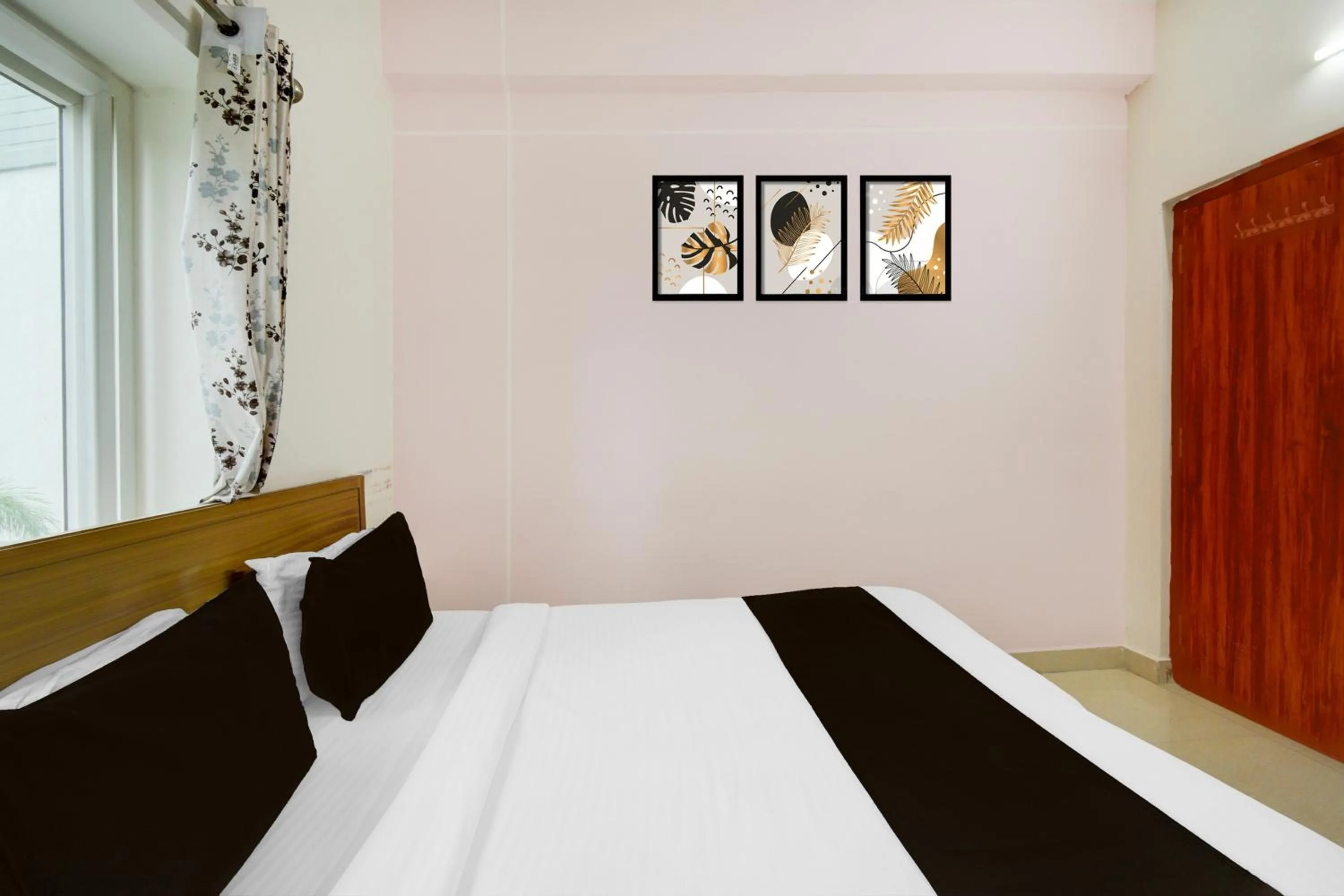 Bedroom, Bed in Super Collection O DLF CyberCity Hyderabad Formerly Key Suites