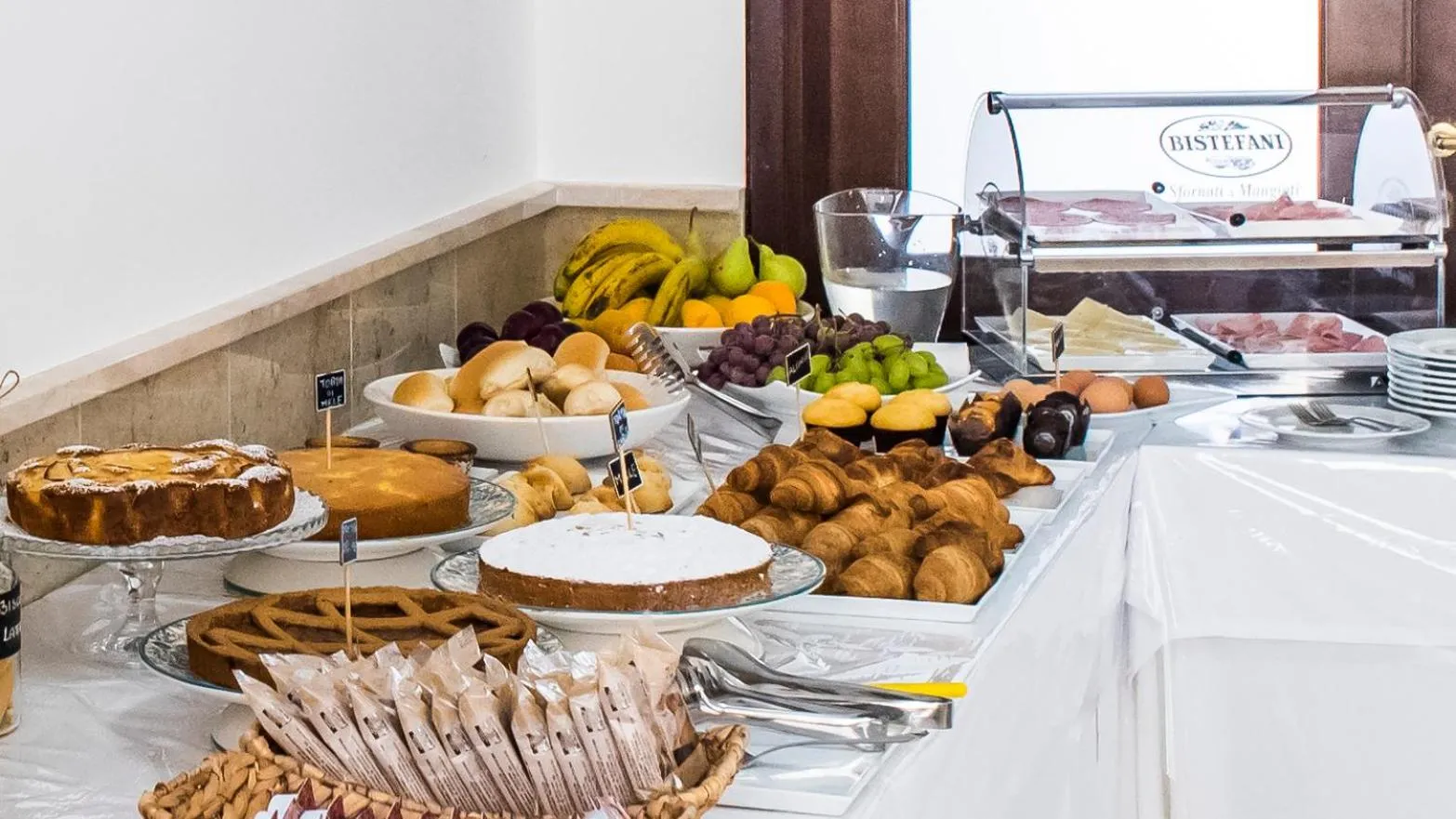 Restaurant/places to eat in GH Hotel