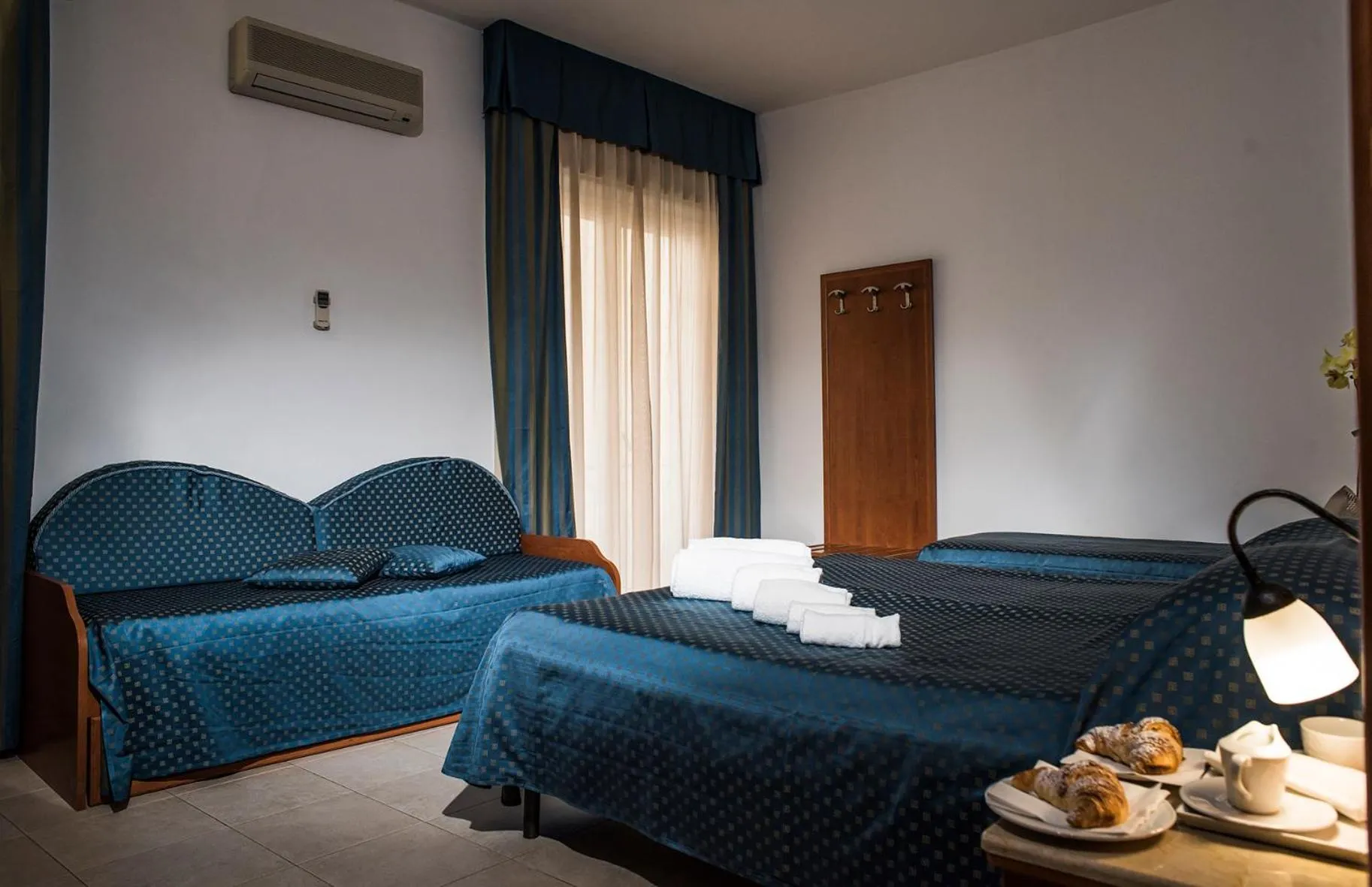 Italian breakfast, Bed in GH Hotel