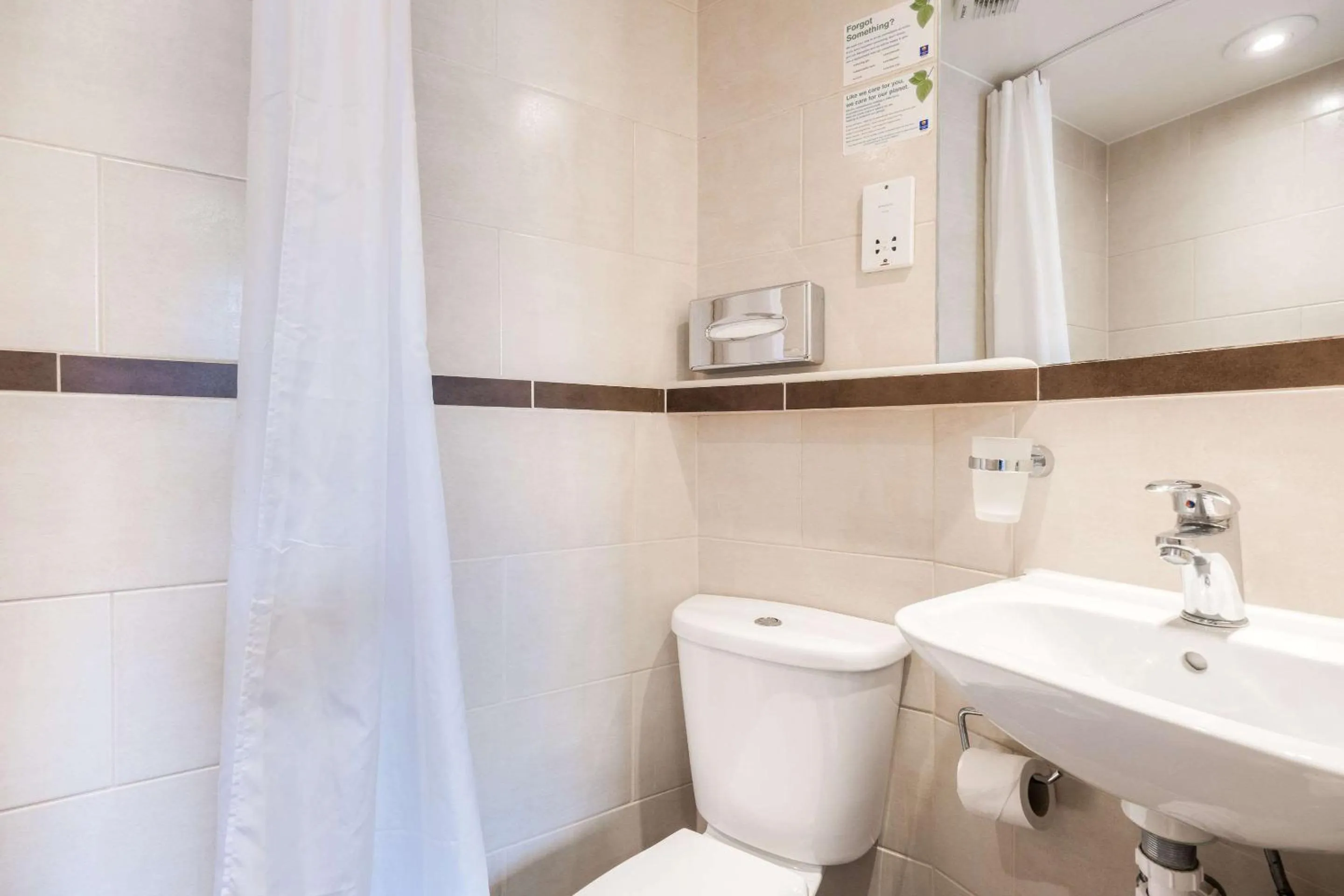 Bathroom in Comfort Inn Westminster