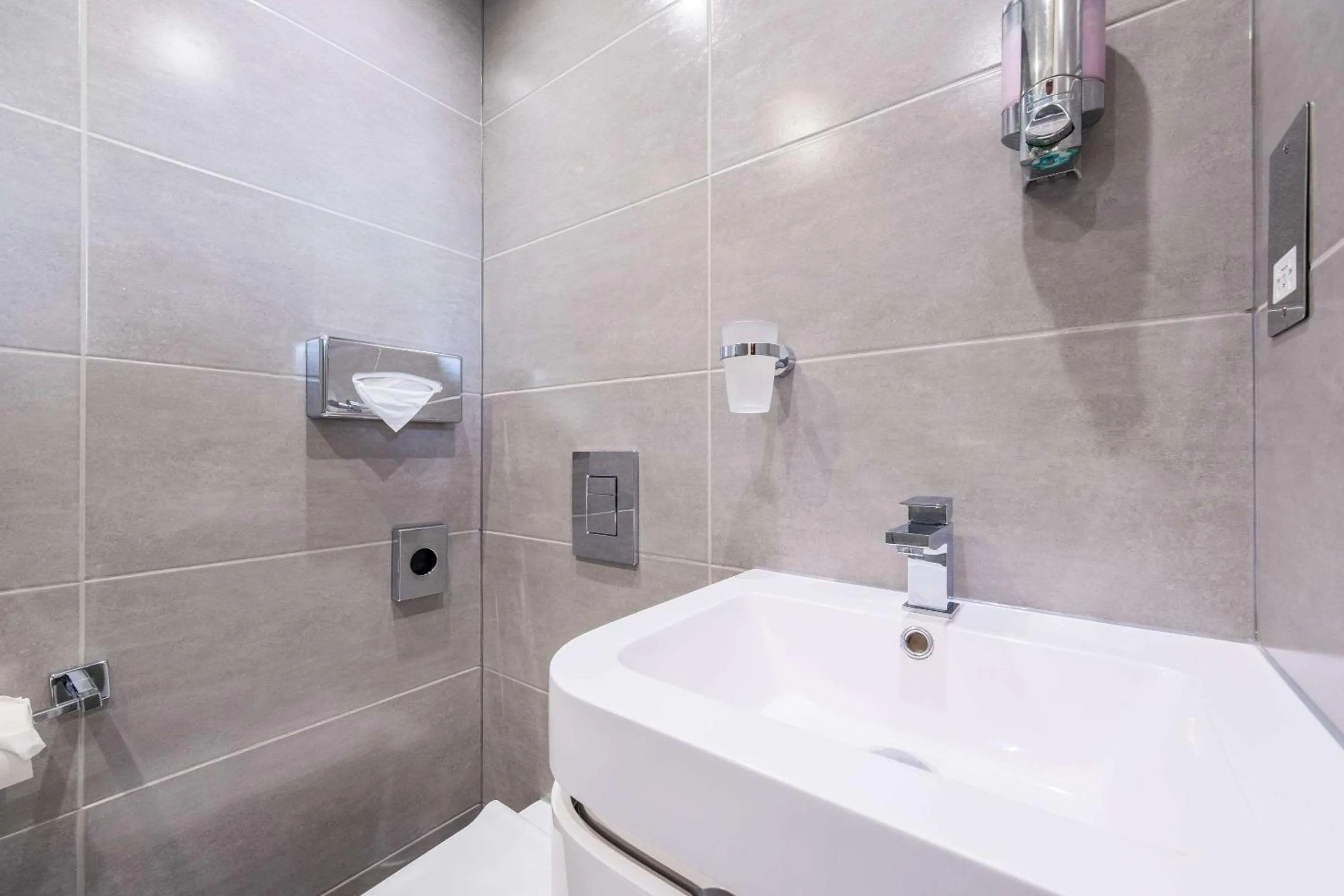 Bathroom in Comfort Inn Westminster