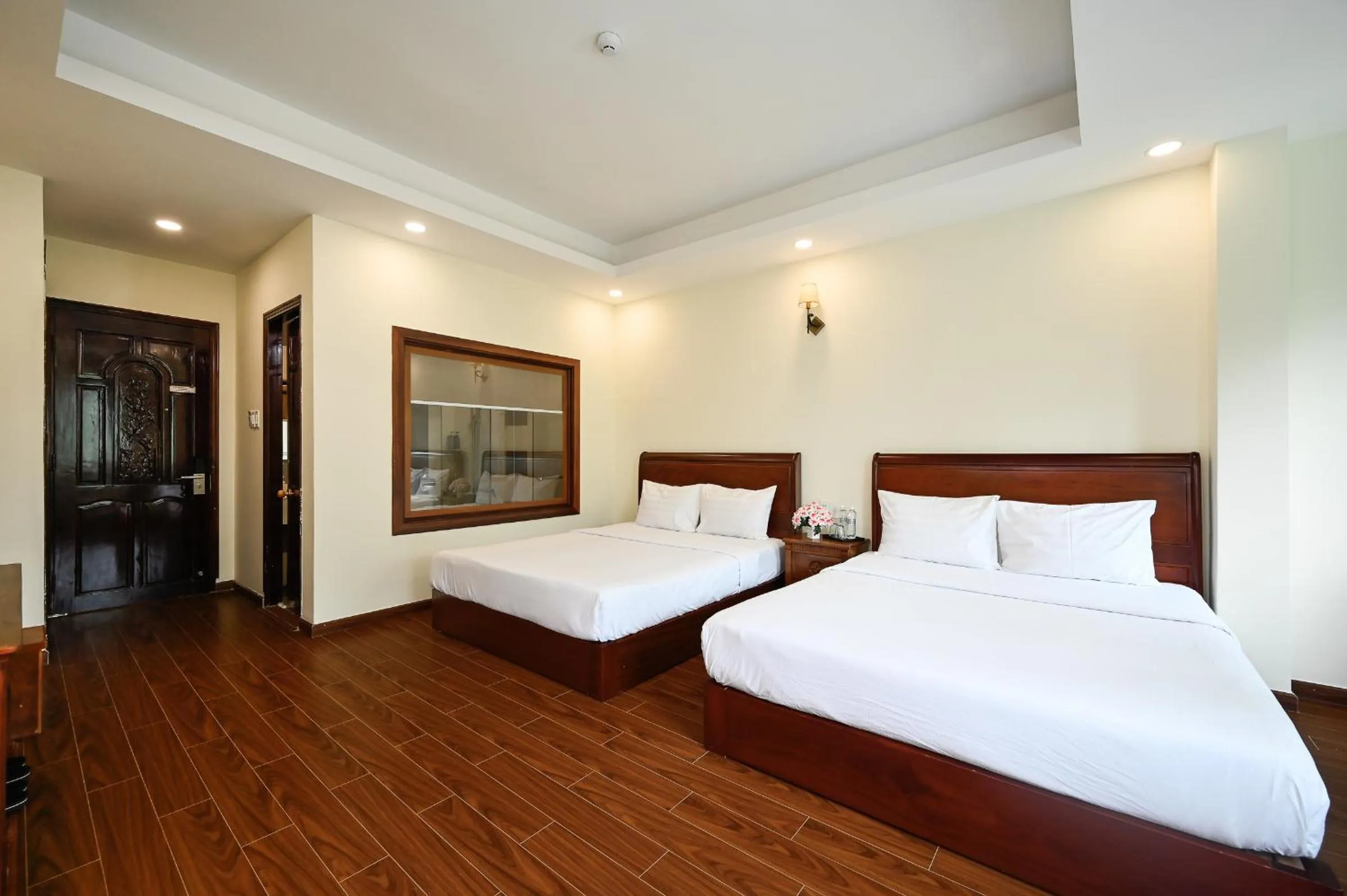 Bed in Red Sun Airport Saigon Hotel