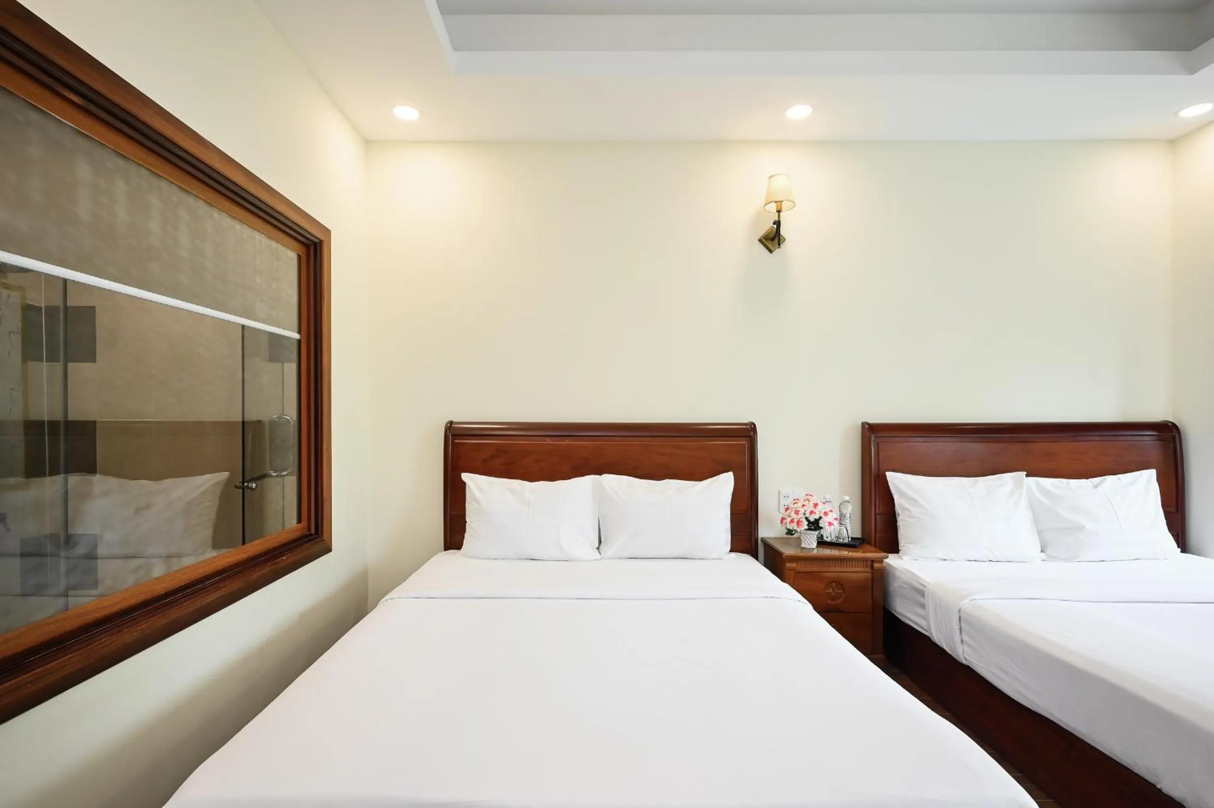 Bed in Red Sun Airport Saigon Hotel