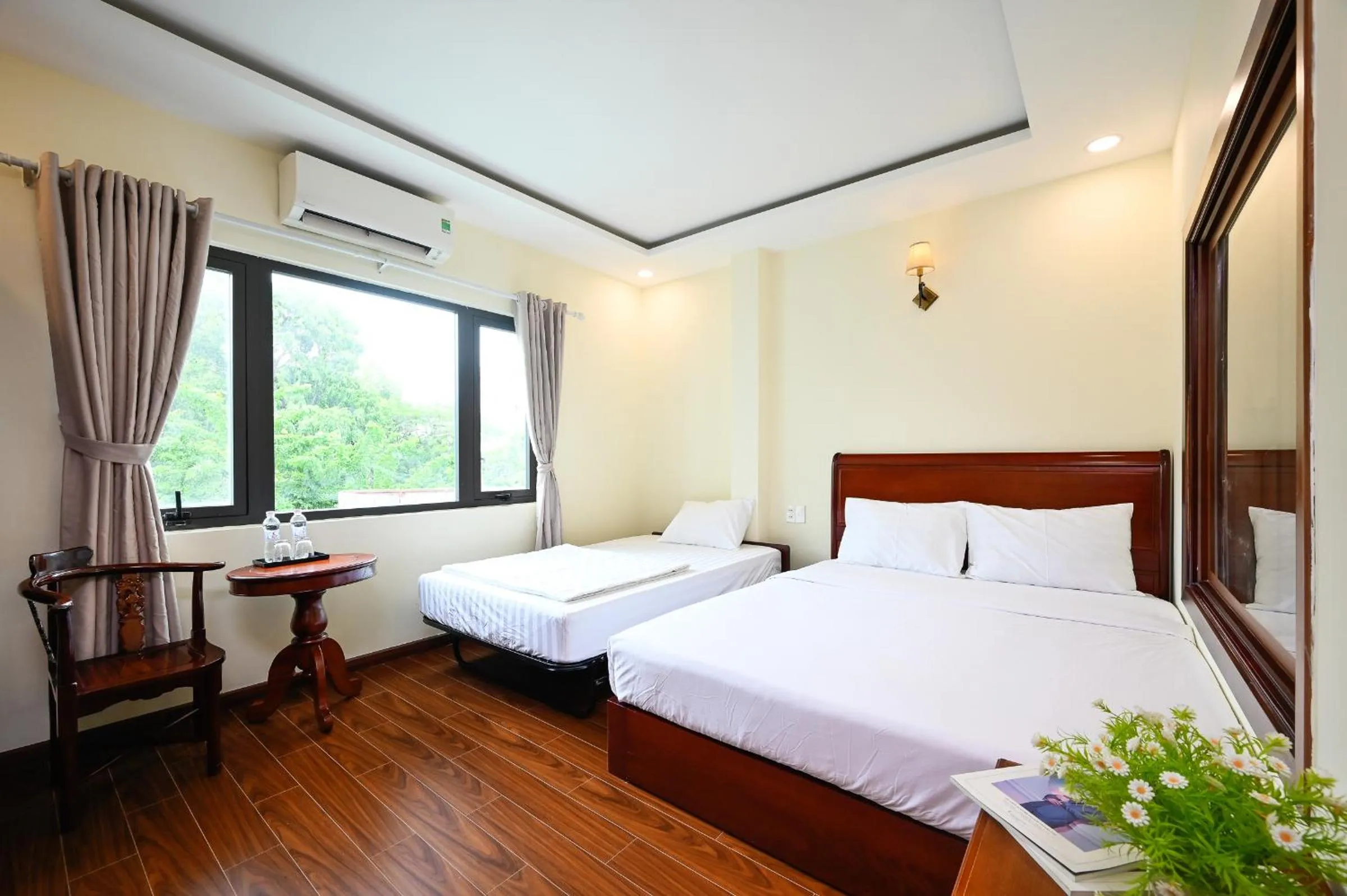 Bed in Red Sun Airport Saigon Hotel