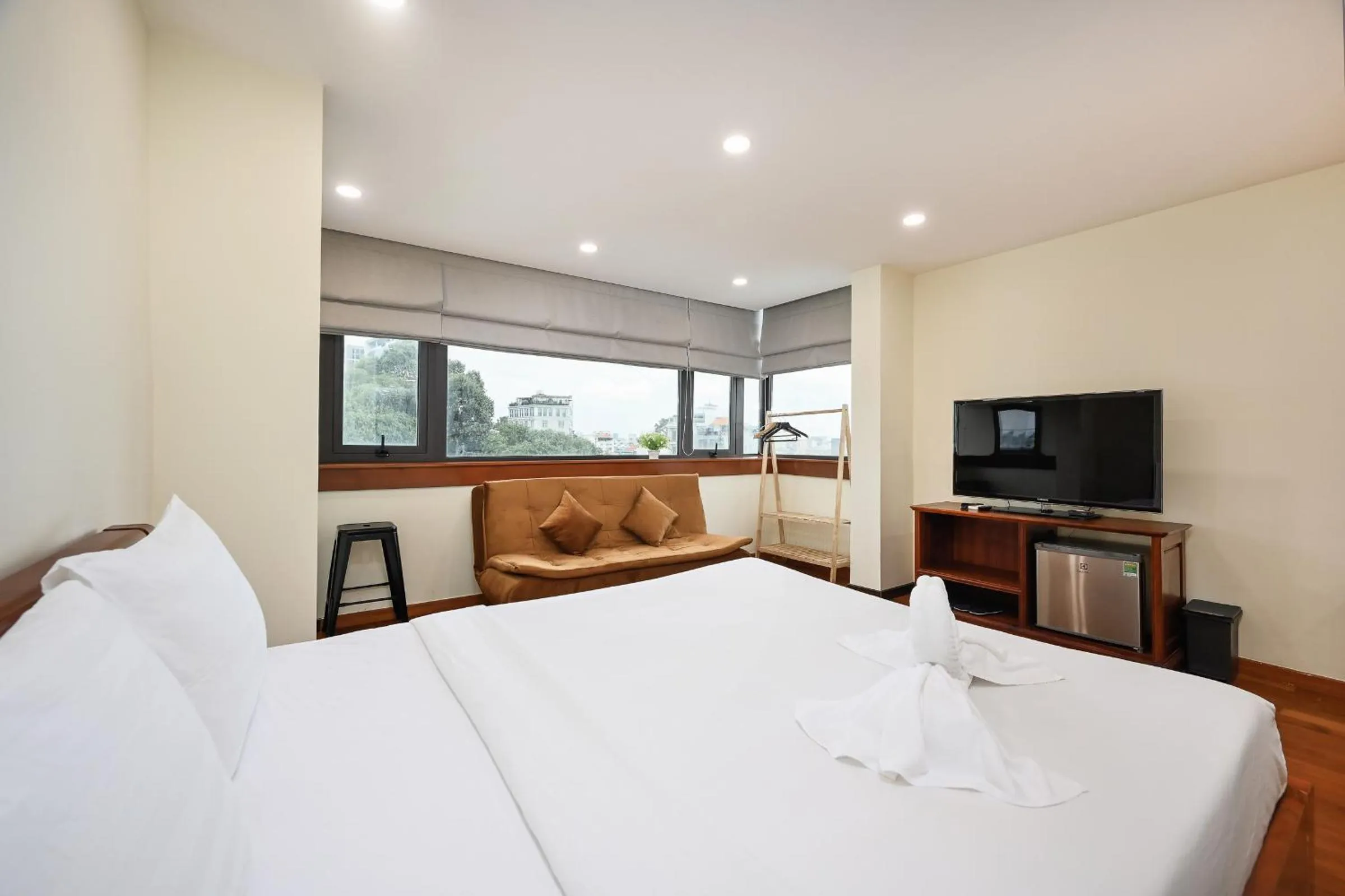 Photo of the whole room, Bed in Red Sun Airport Saigon Hotel