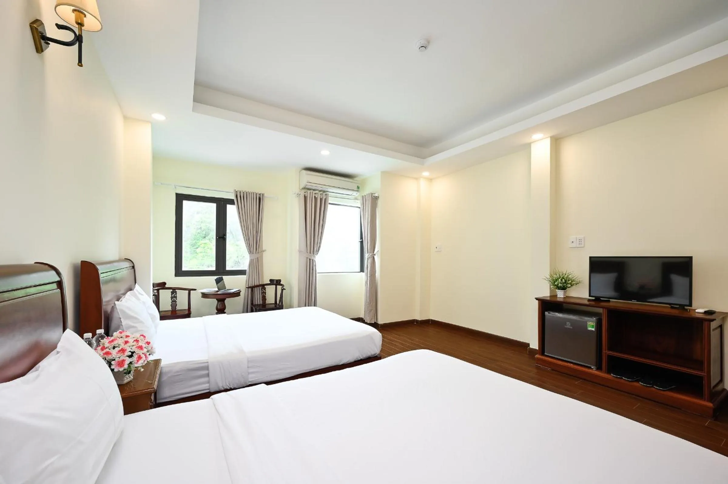 Bed in Red Sun Airport Saigon Hotel