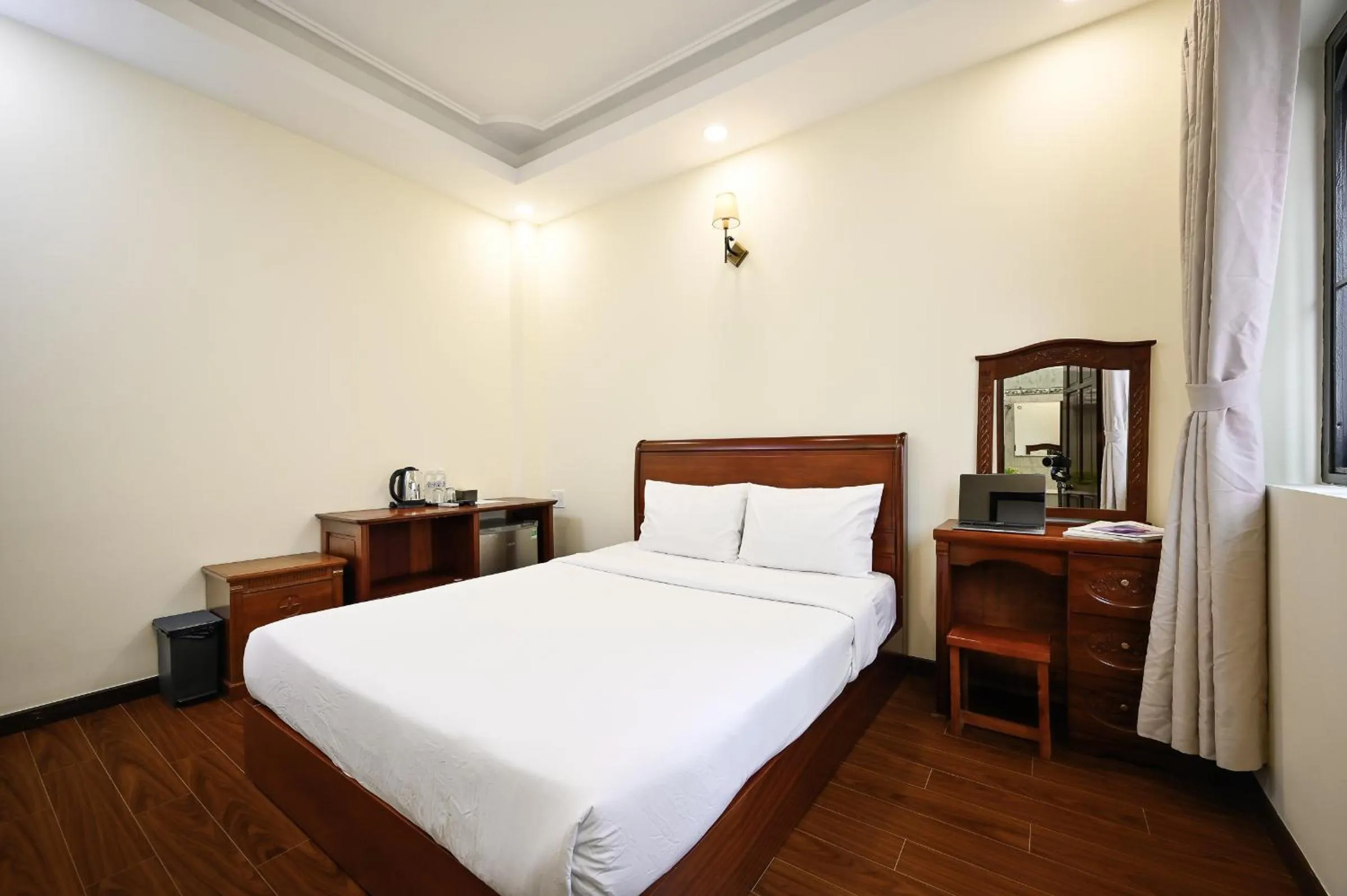 Bed in Red Sun Airport Saigon Hotel