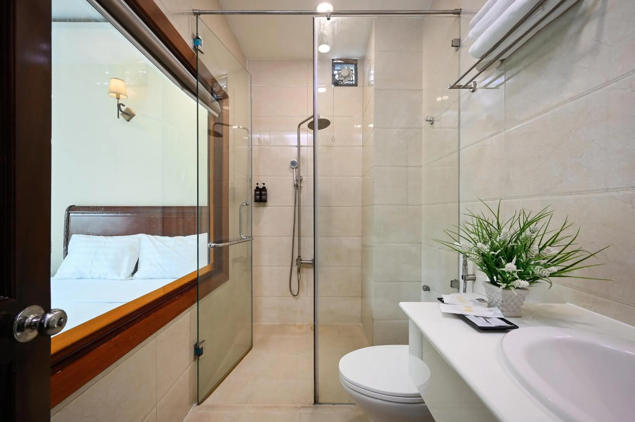 Shower in Red Sun Airport Saigon Hotel