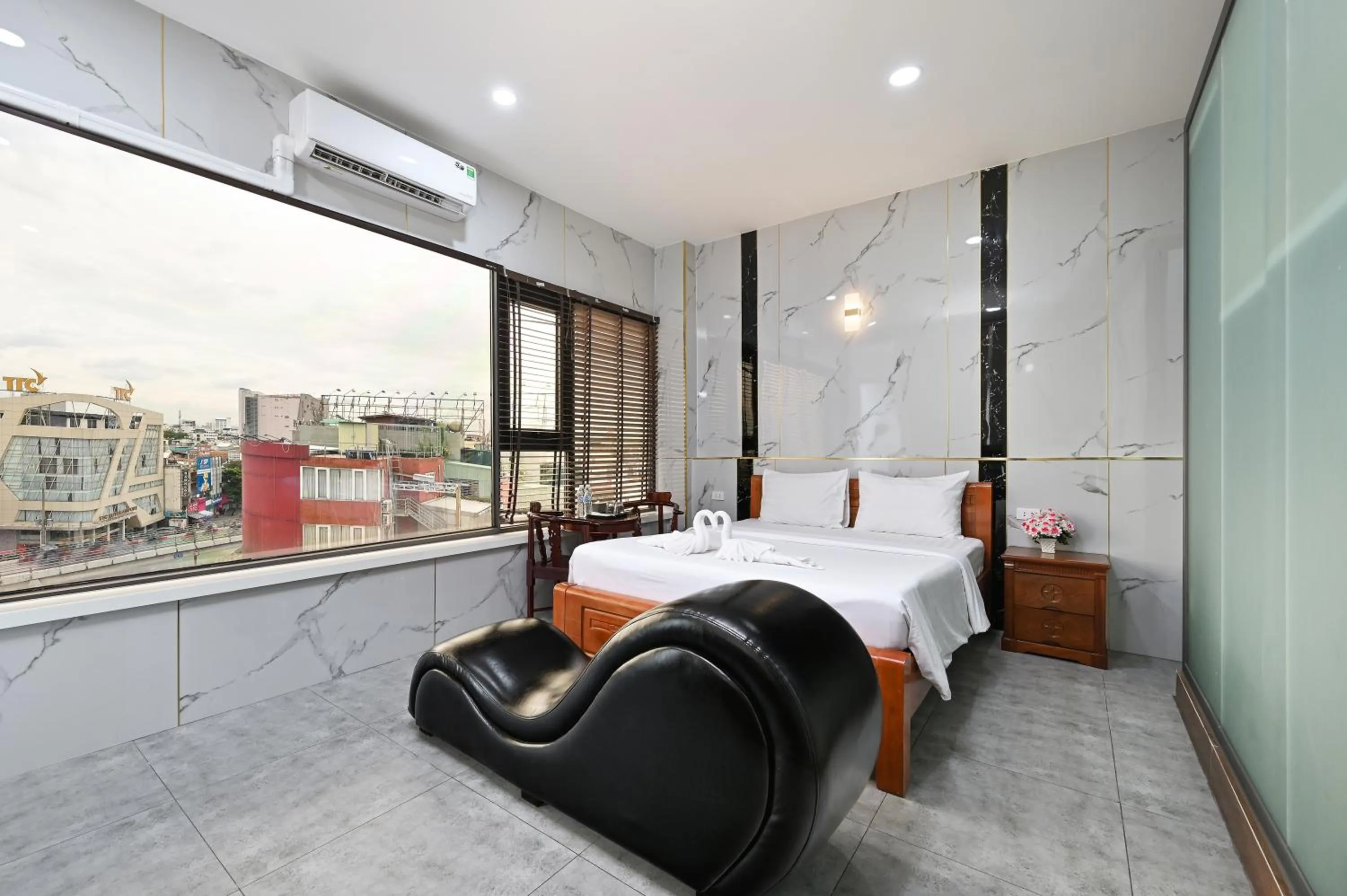 Bedroom, Bed in Red Sun Airport Saigon Hotel