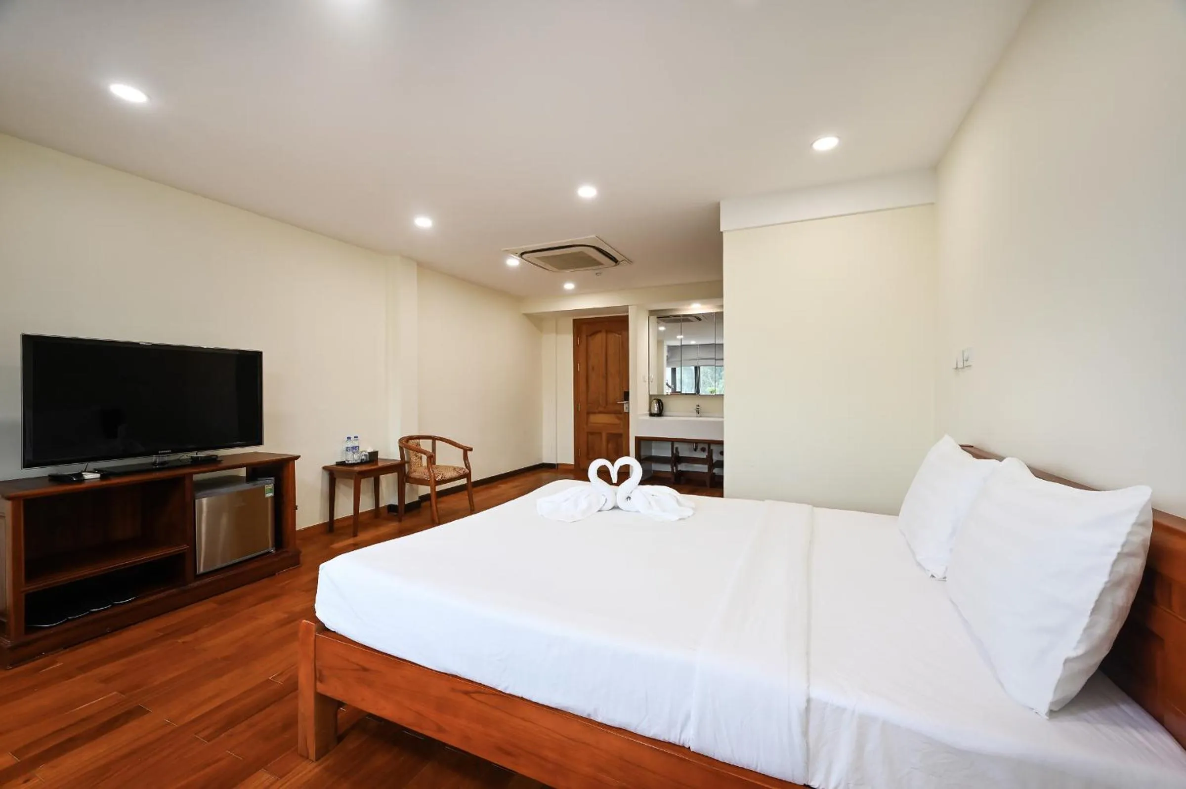 Bedroom, Bed in Red Sun Airport Saigon Hotel