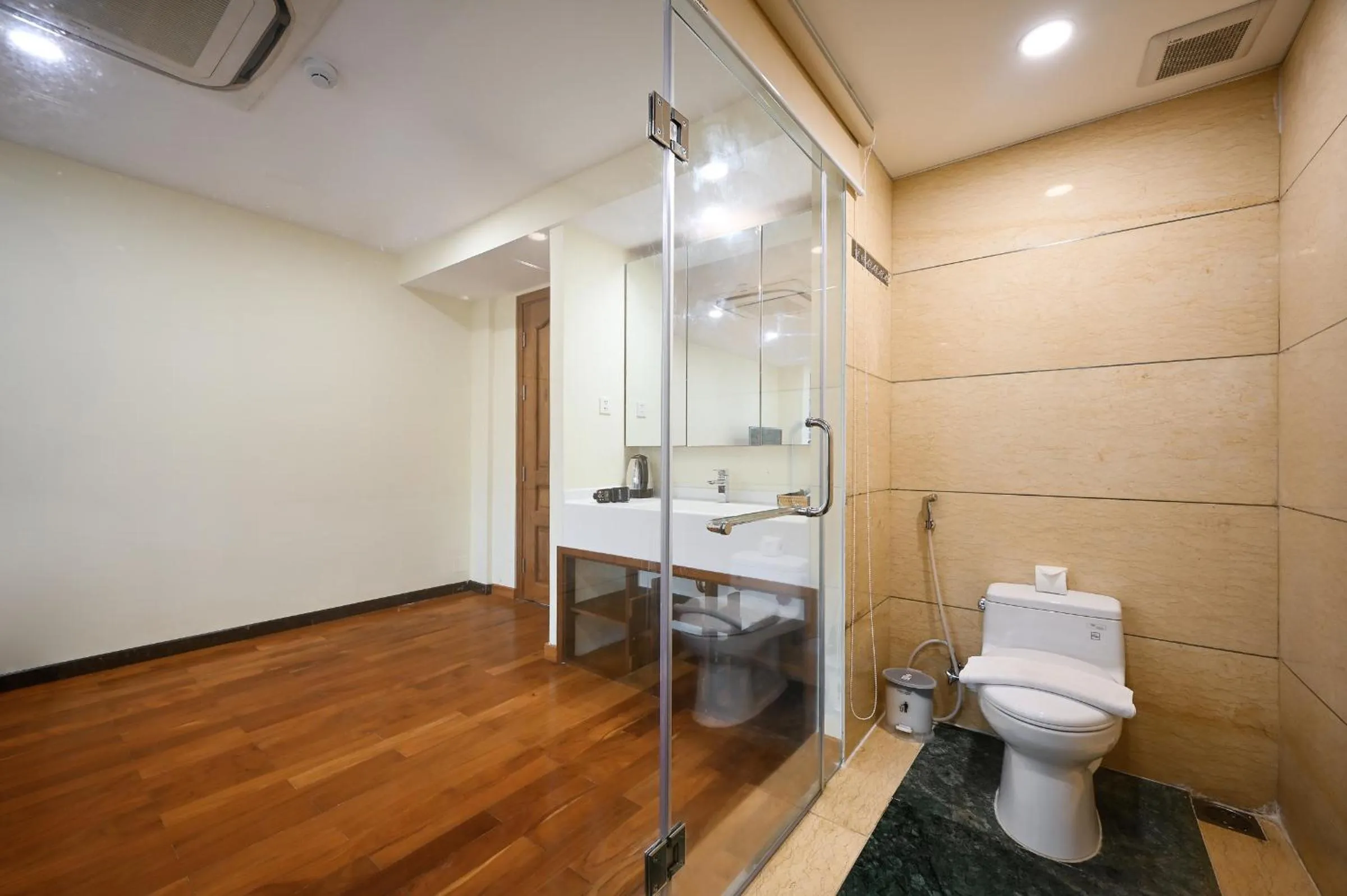 Bathroom in Red Sun Airport Saigon Hotel