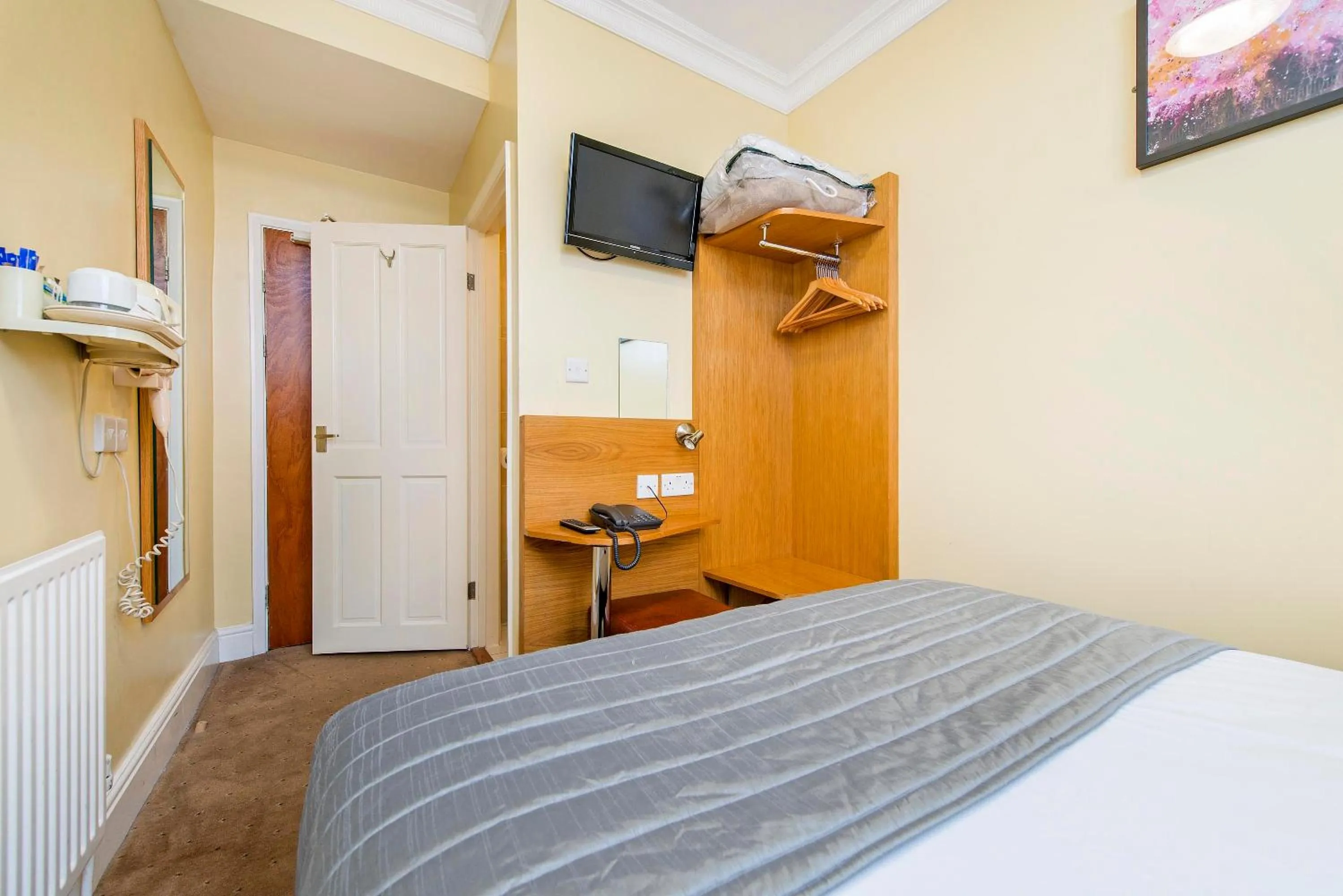 Bedroom, Bed in Lidos Hotel