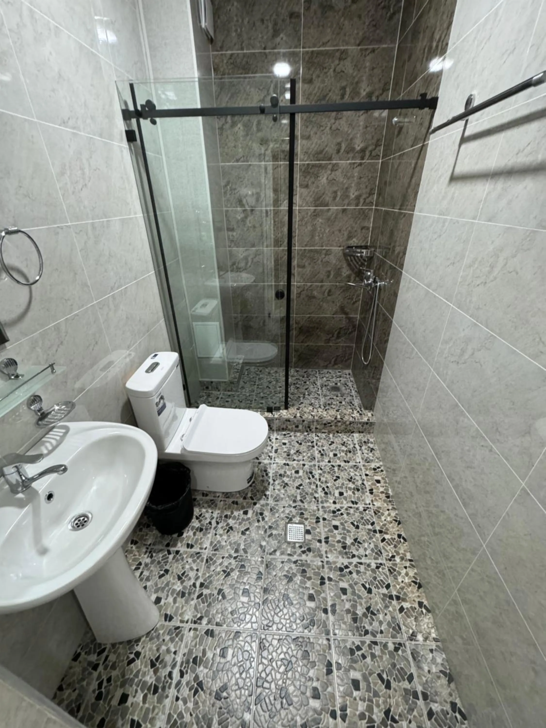 Shower in DSF GARDEN HOTEL