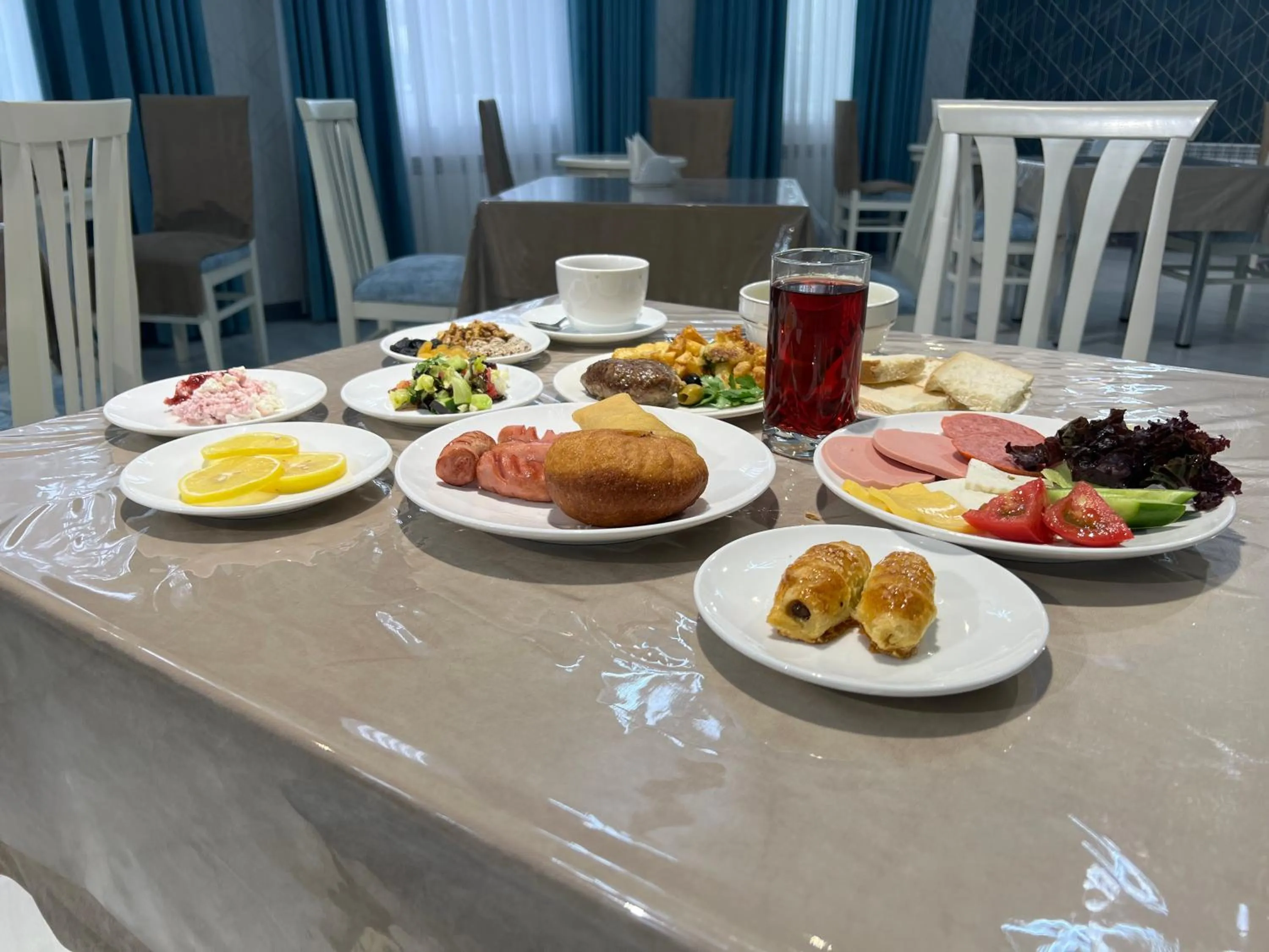 Restaurant/places to eat in DSF GARDEN HOTEL