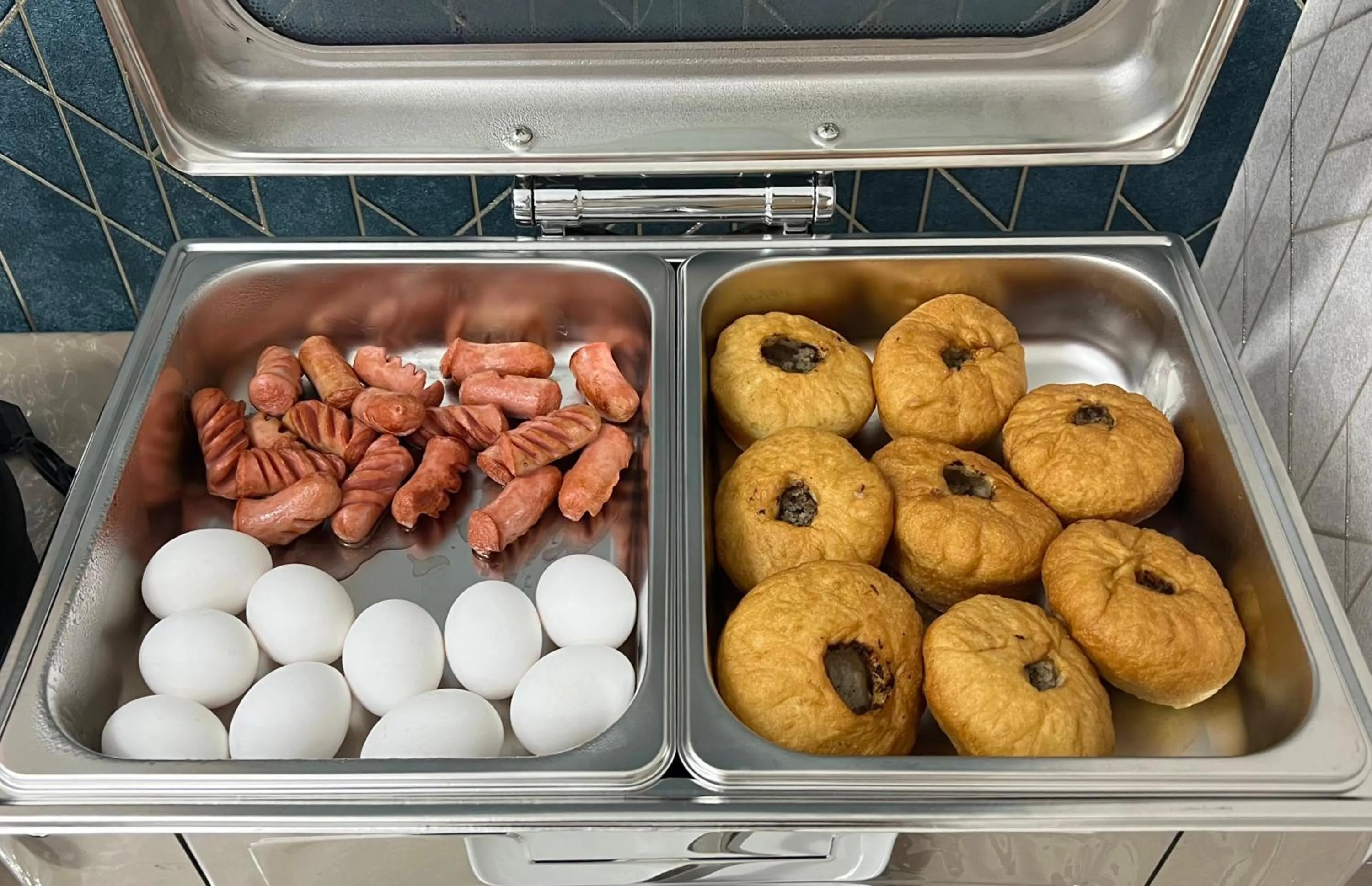 Restaurant/places to eat in DSF GARDEN HOTEL