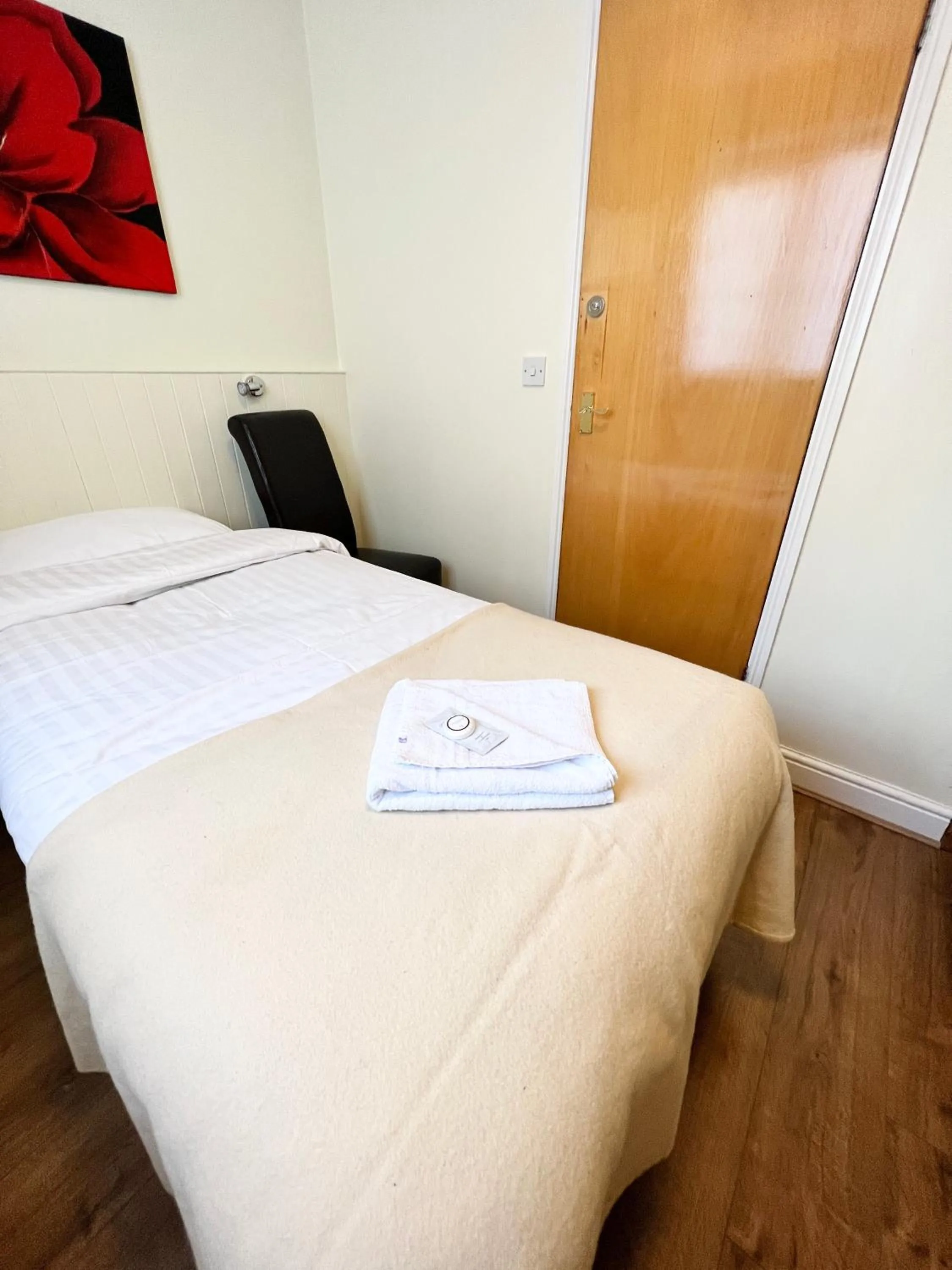 Bed in Melbourne House Hotel