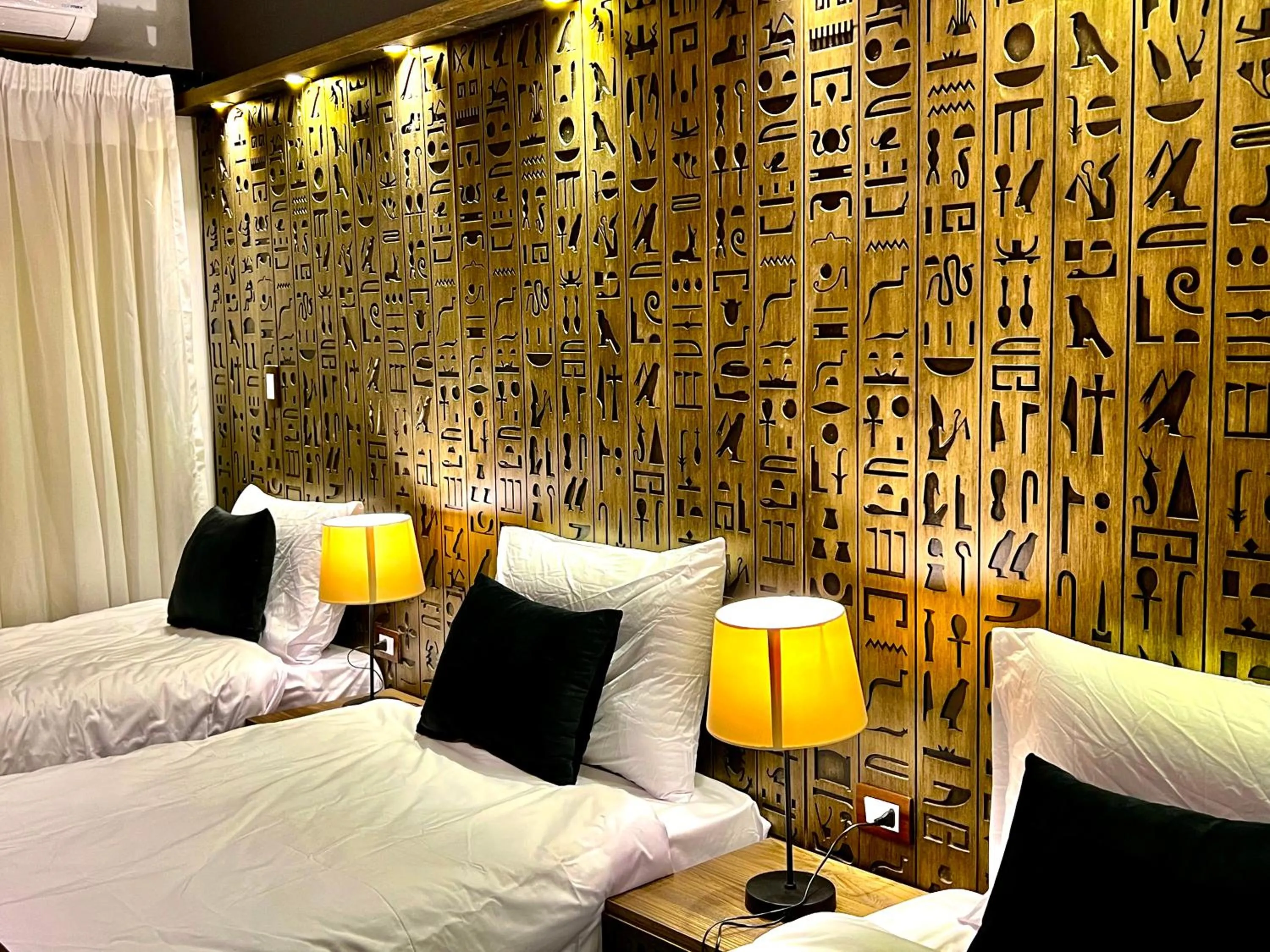 Bed in New Museum, Pyramids inn