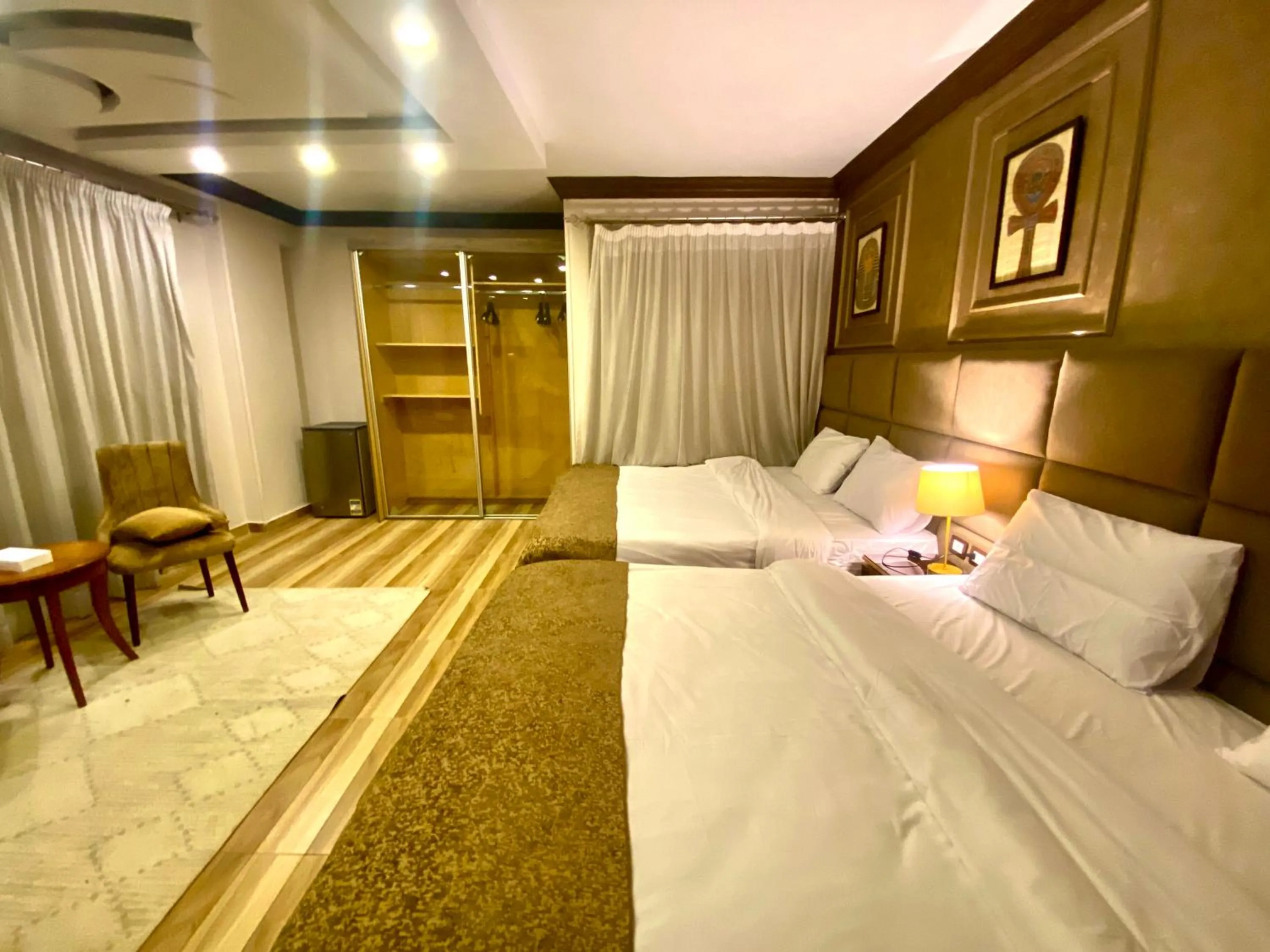 Bedroom, Bed in New Museum, Pyramids inn