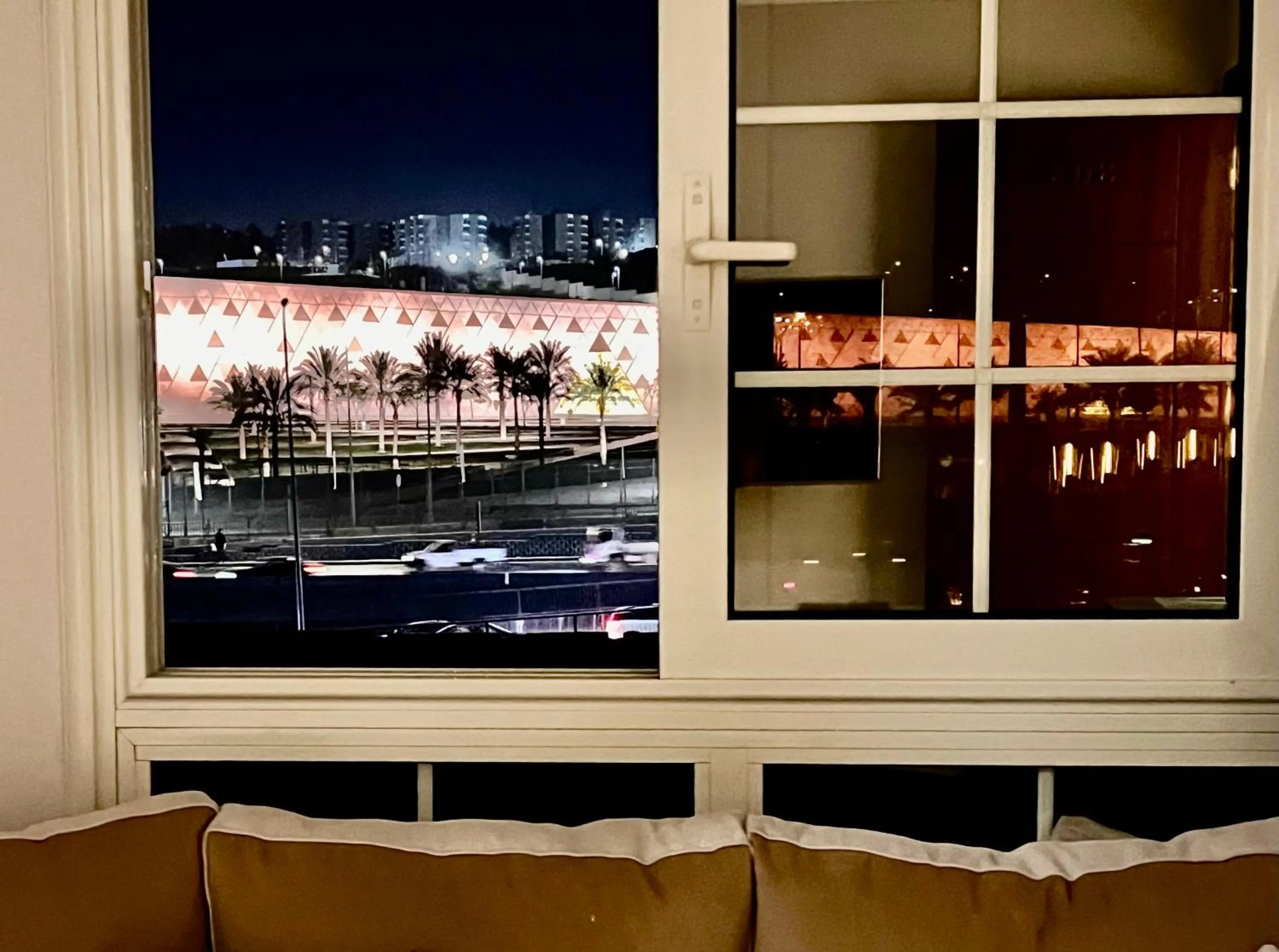 Night in New Museum, Pyramids inn