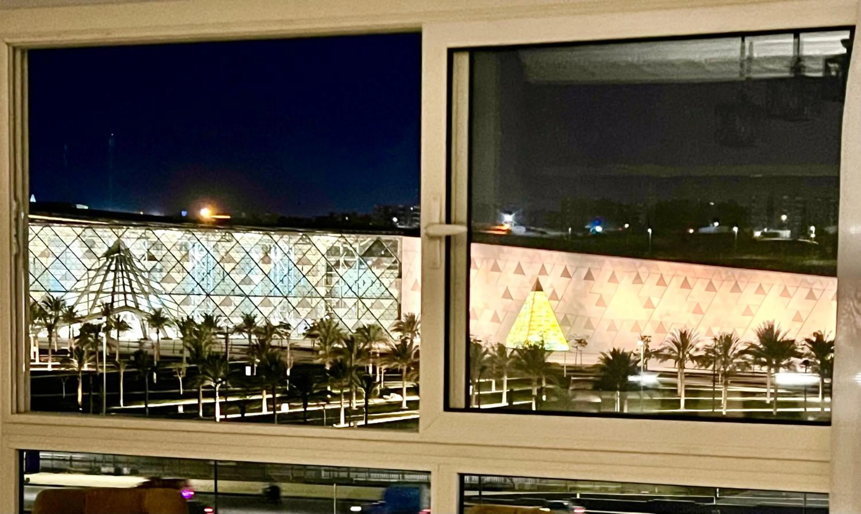 Night in New Museum, Pyramids inn